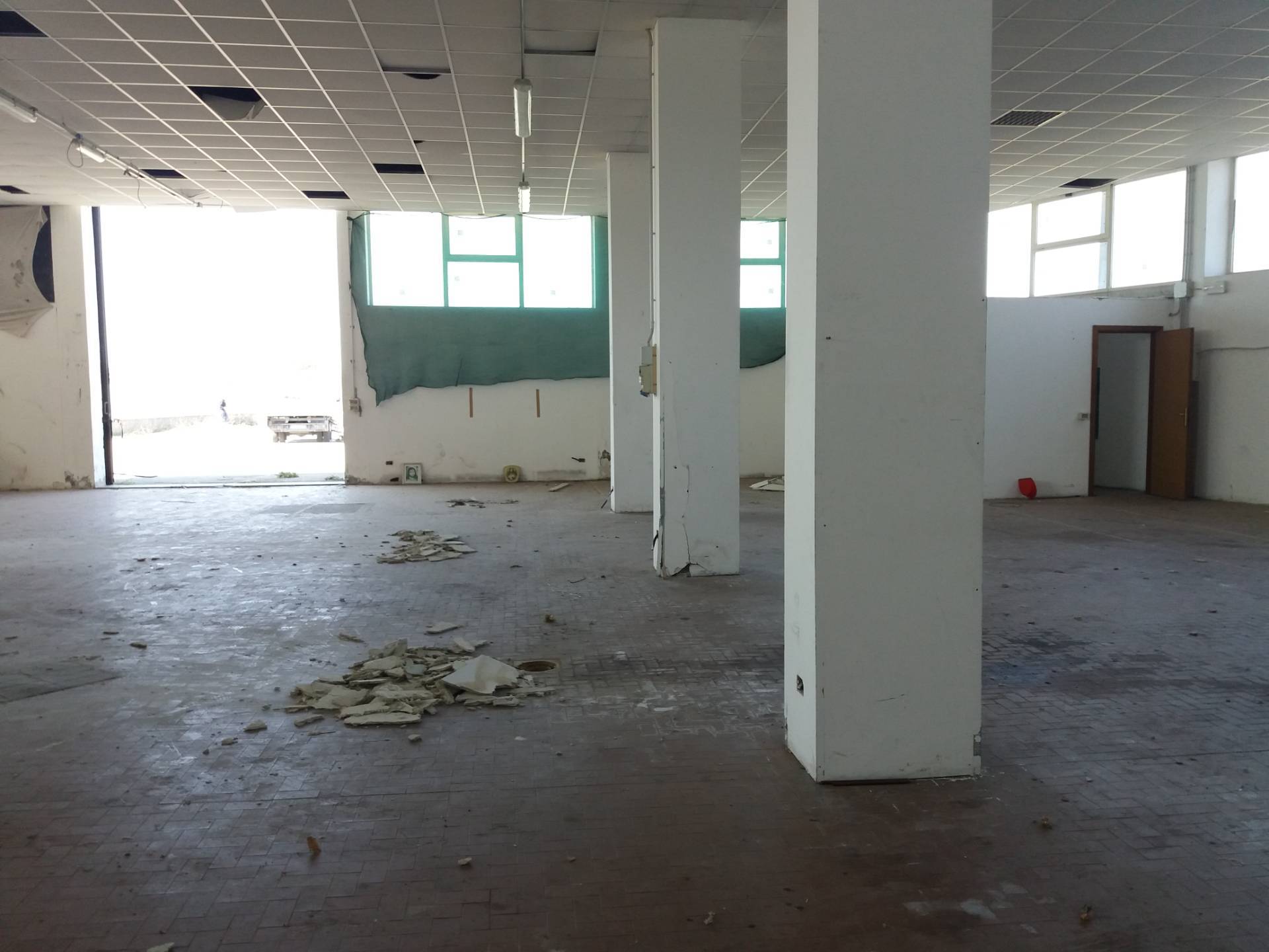 Fondo Commerciale in affitto a San Giuliano Terme, Madonna dell'Acqua