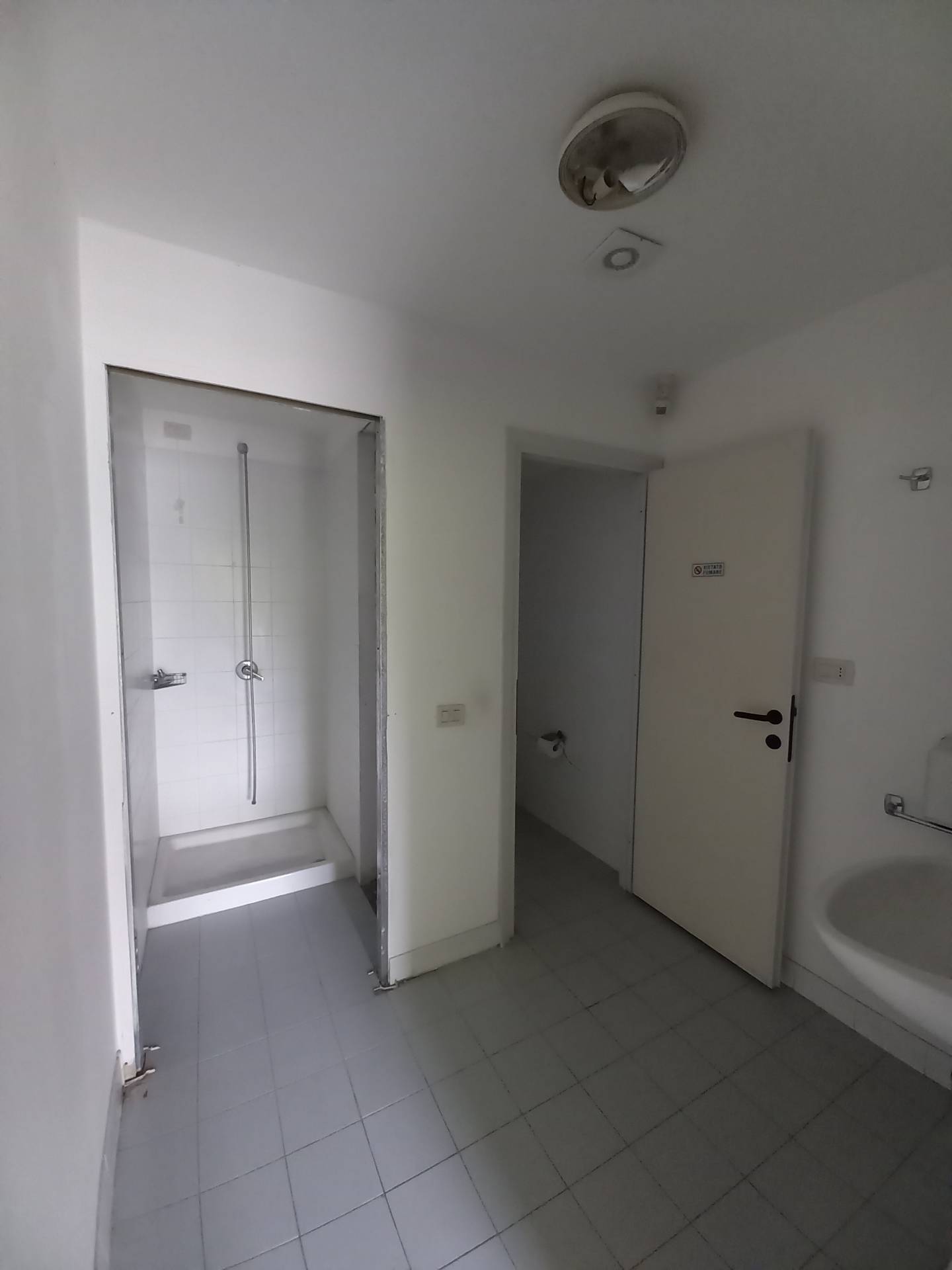 Fondo Commerciale in affitto a Pisa, Ospedaletto