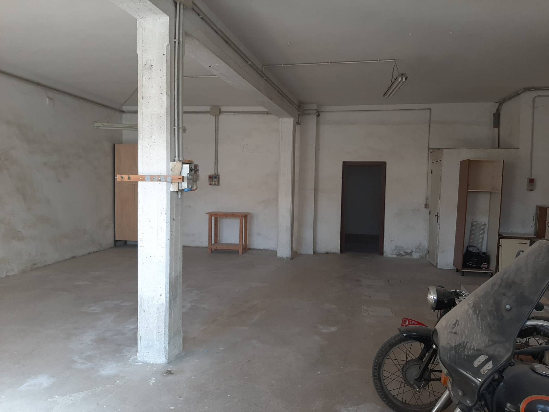 Fondo Artigianale in affitto a Vicopisano, Uliveto Terme