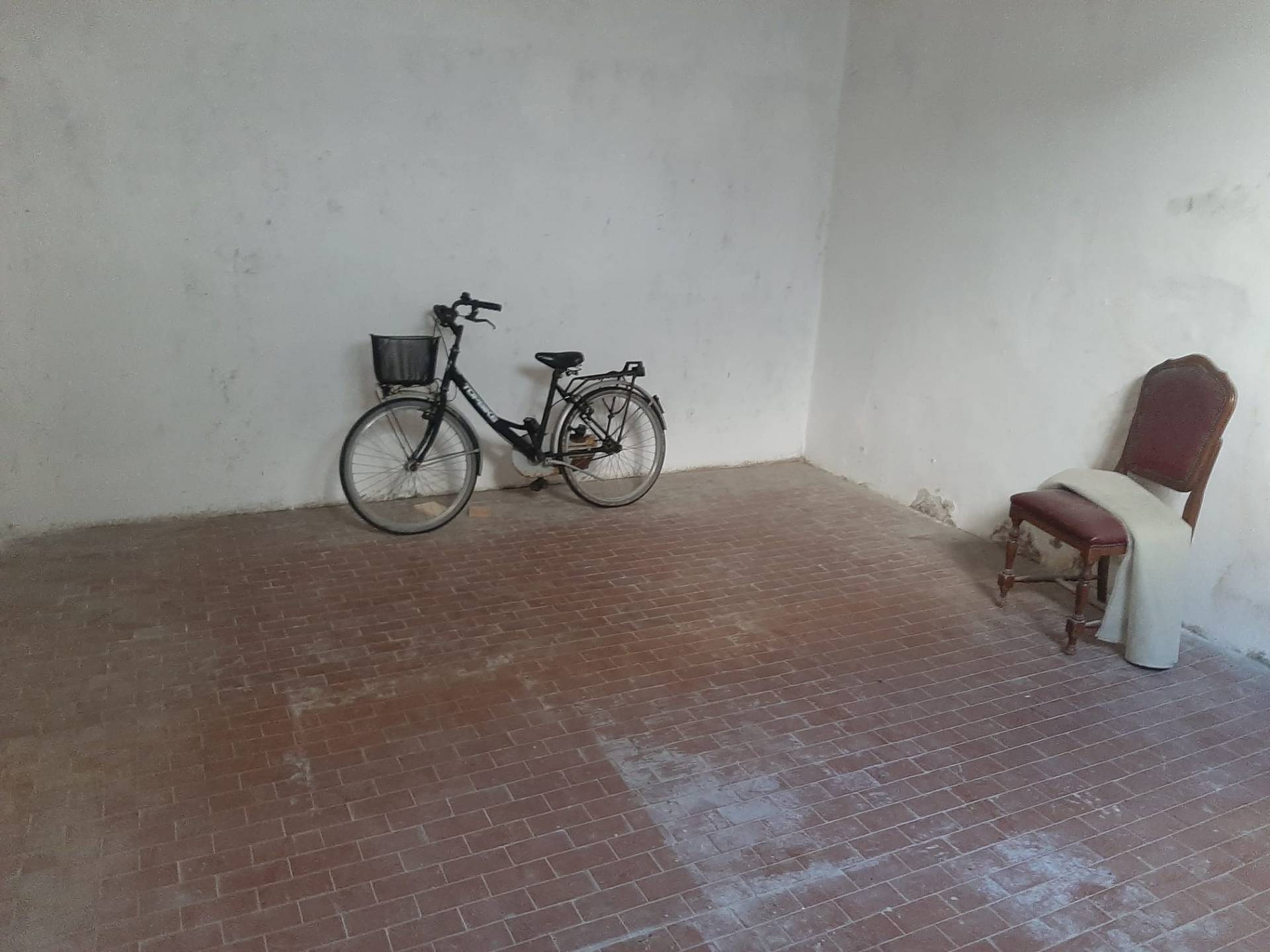 Fondo Artigianale in affitto a Vicopisano, Uliveto Terme