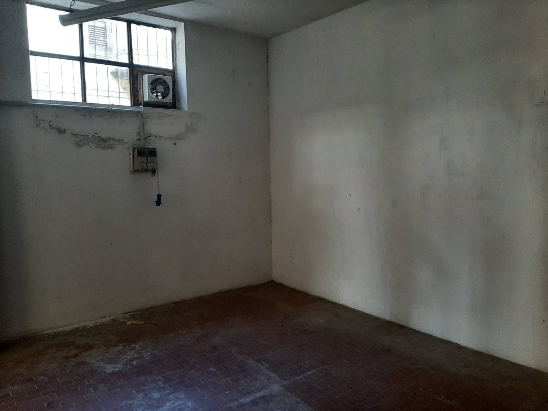 Fondo Artigianale in affitto a Vicopisano, Uliveto Terme