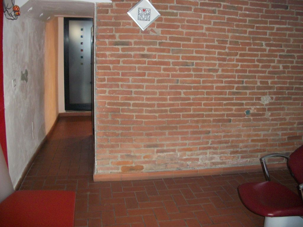 Fondo Commerciale in vendita a Cascina, Capoluogo