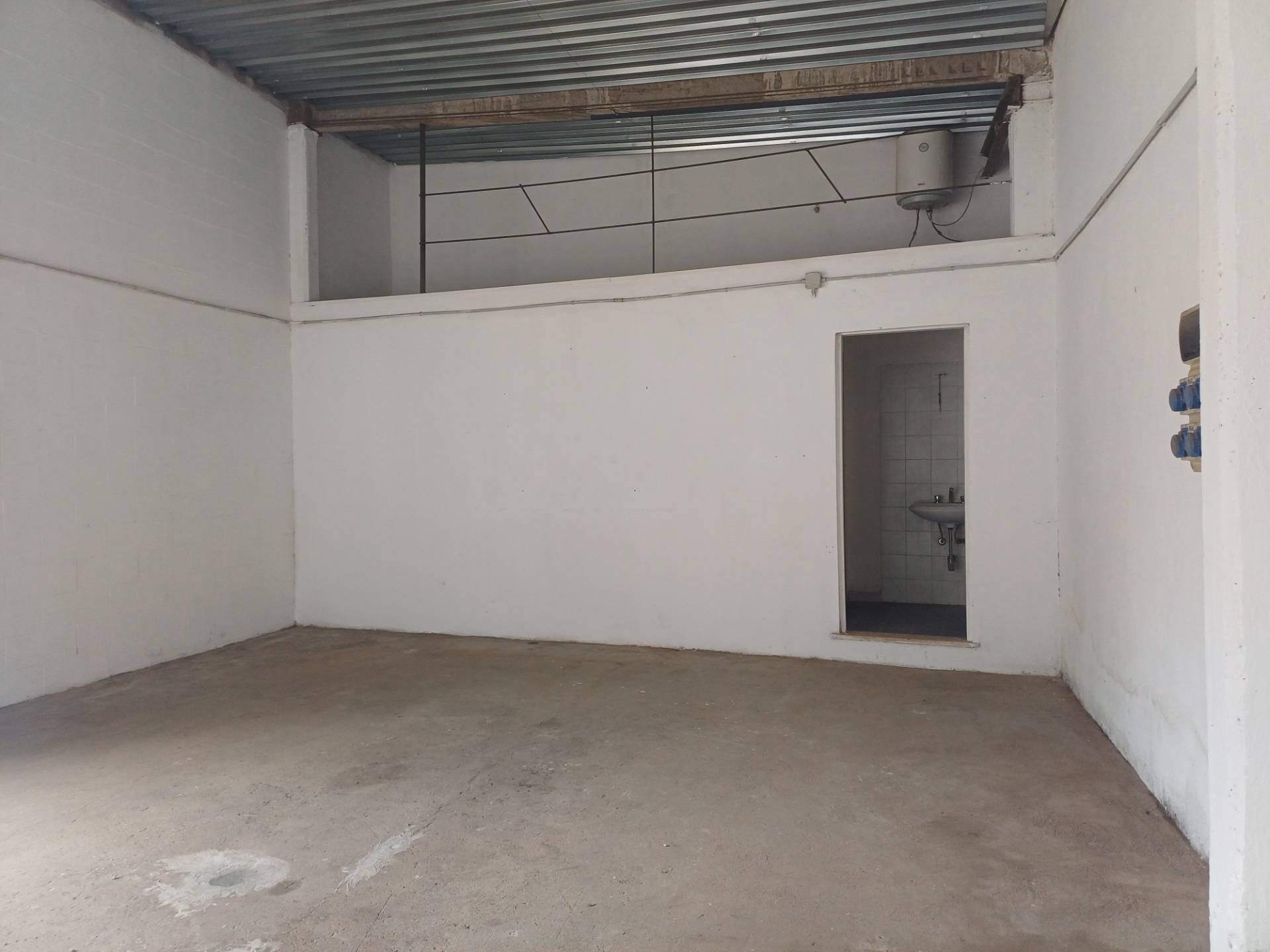 Fondo Artigianale in affitto a San Giuliano Terme, Capoluogo