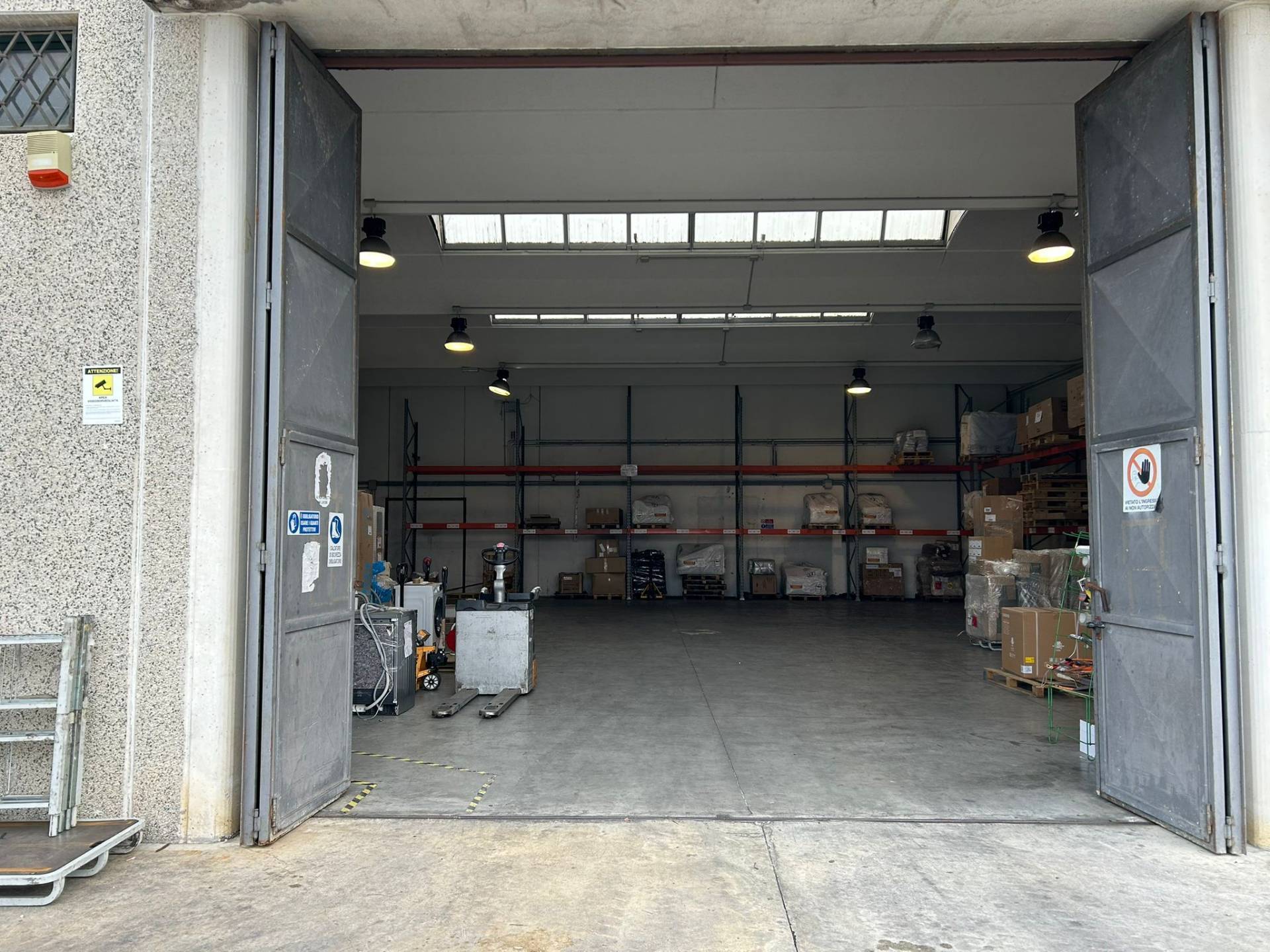 Fondo Artigianale in affitto a Cascina, Zona Artigianale