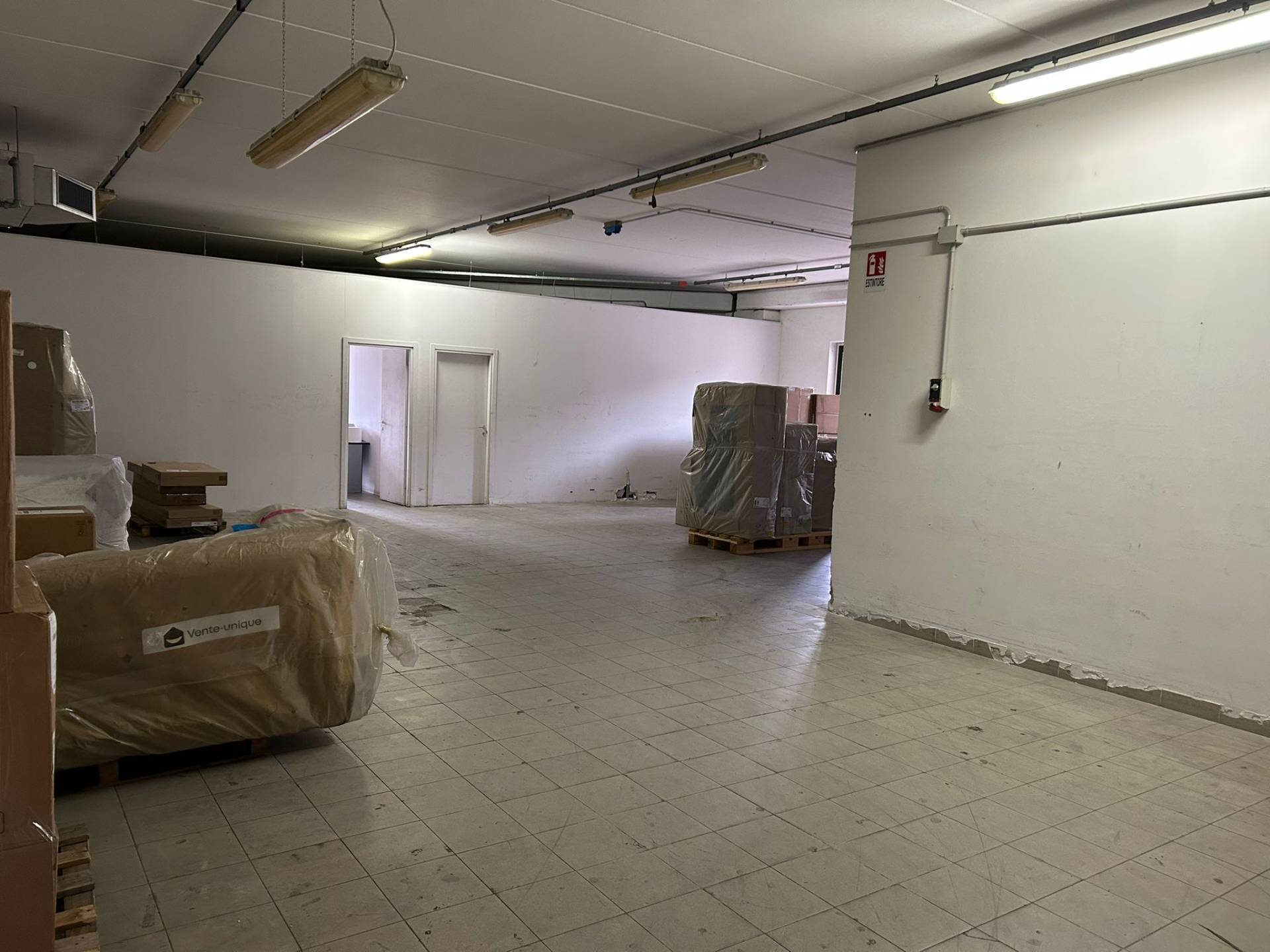 Fondo Artigianale in affitto a Cascina, Zona Artigianale