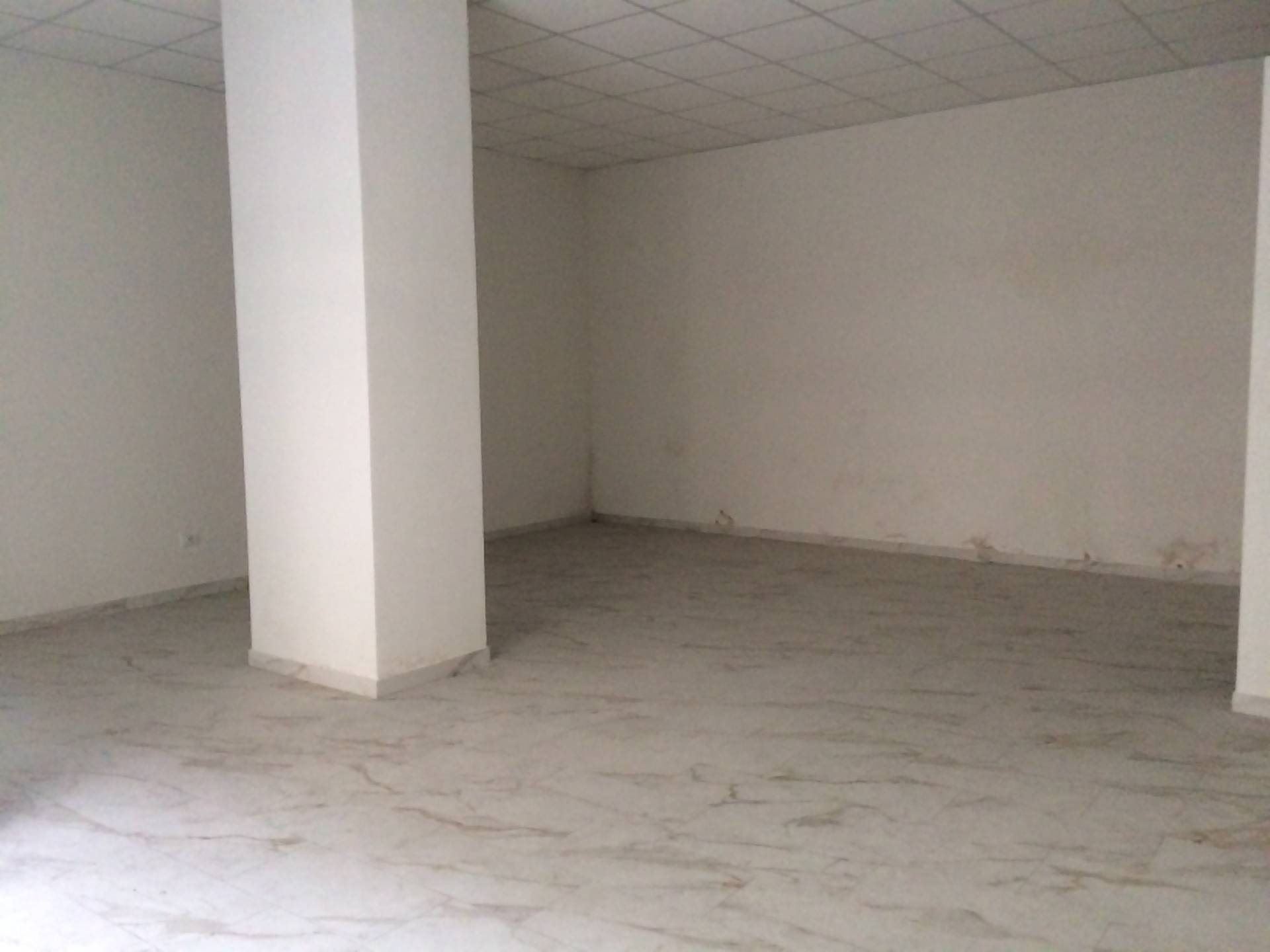 Fondo Commerciale in vendita a Cascina, Capoluogo