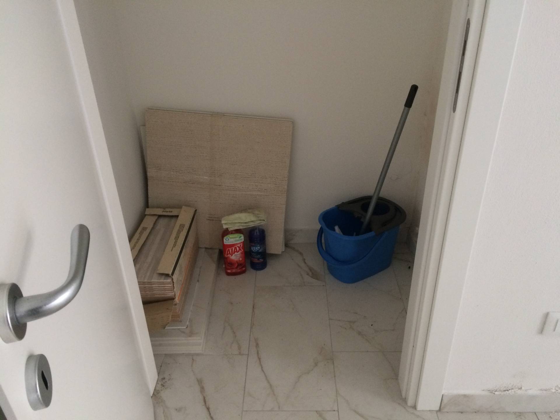 Fondo Commerciale in vendita a Cascina, Capoluogo