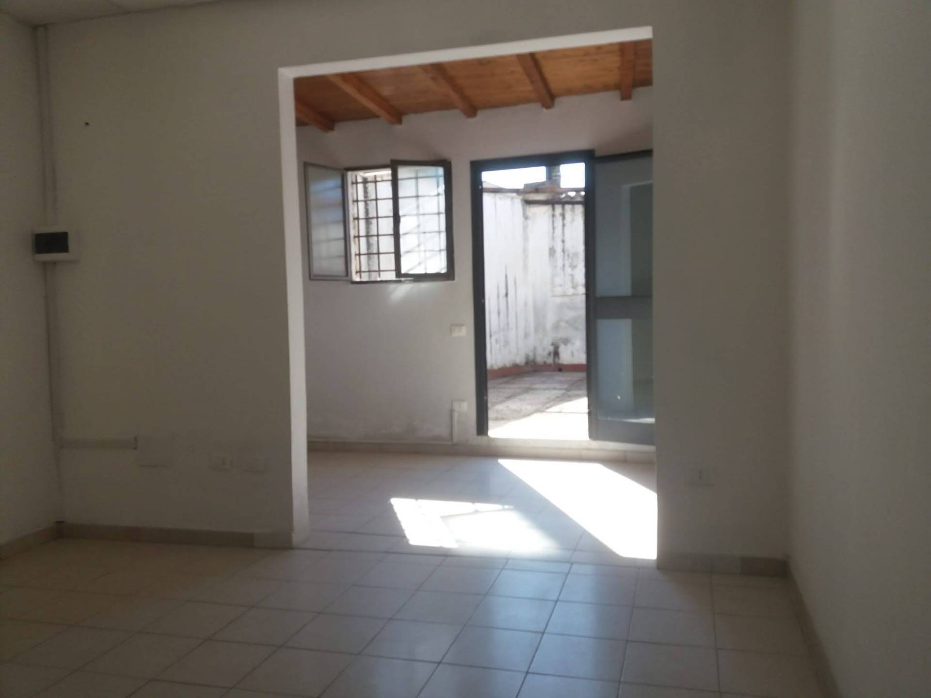 Fondo Commerciale in affitto a Pisa, Porta Nuova