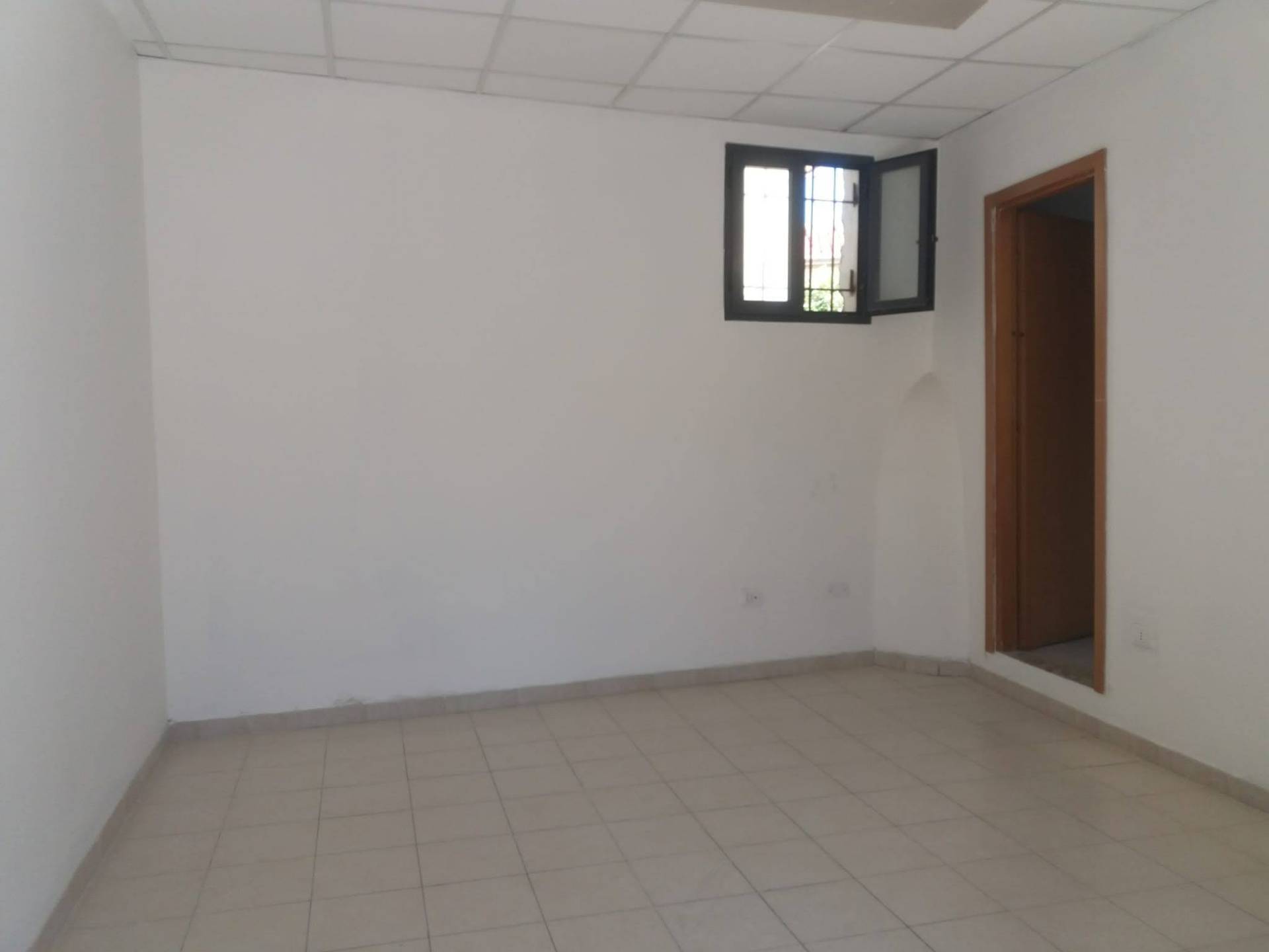 Fondo Commerciale in affitto a Pisa, Porta Nuova