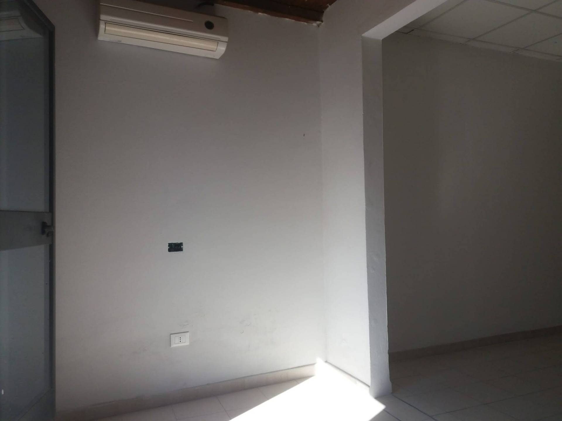 Fondo Commerciale in affitto a Pisa, Porta Nuova