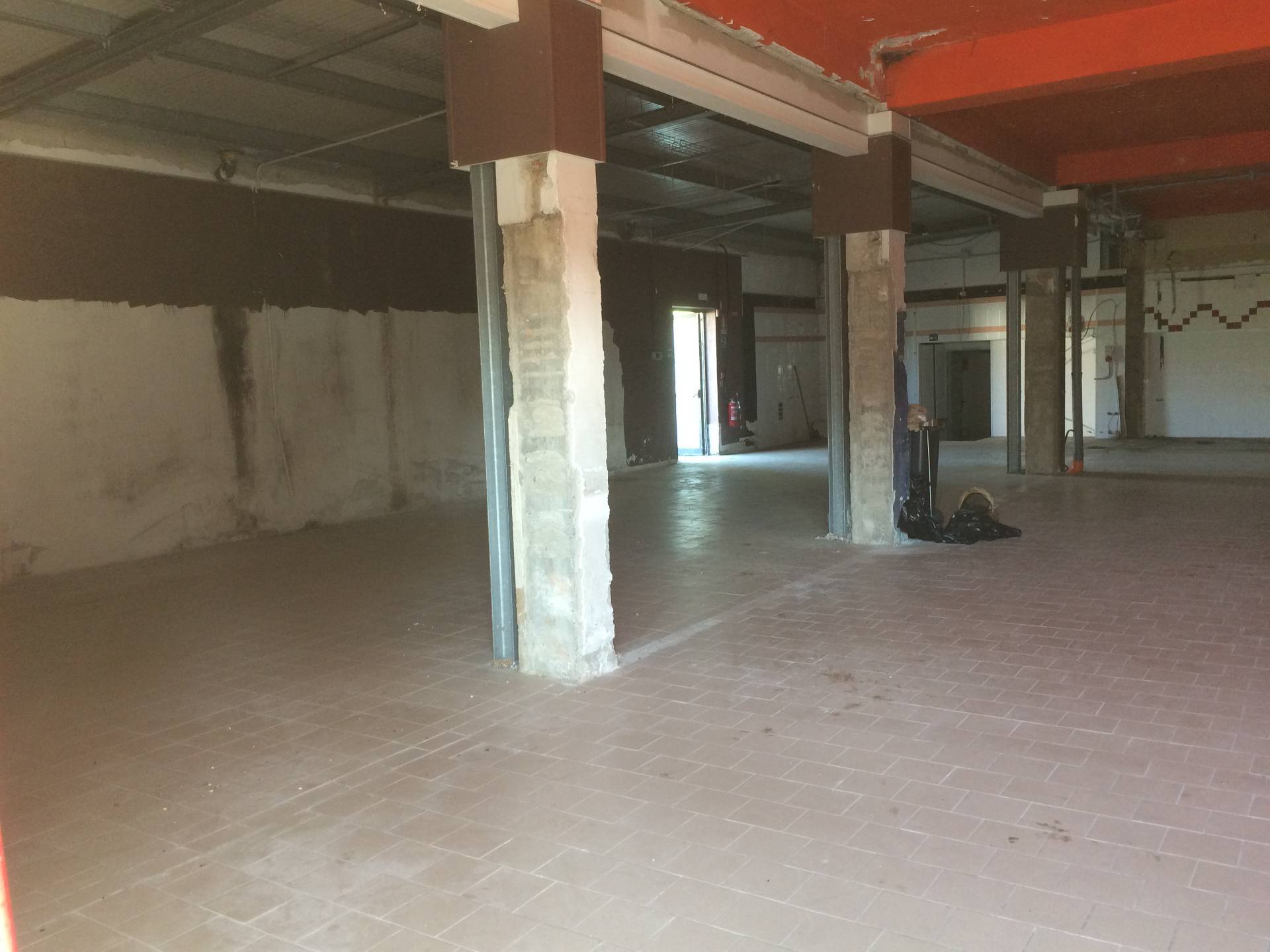 Fondo Commerciale in affitto a Pisa, La Vettola