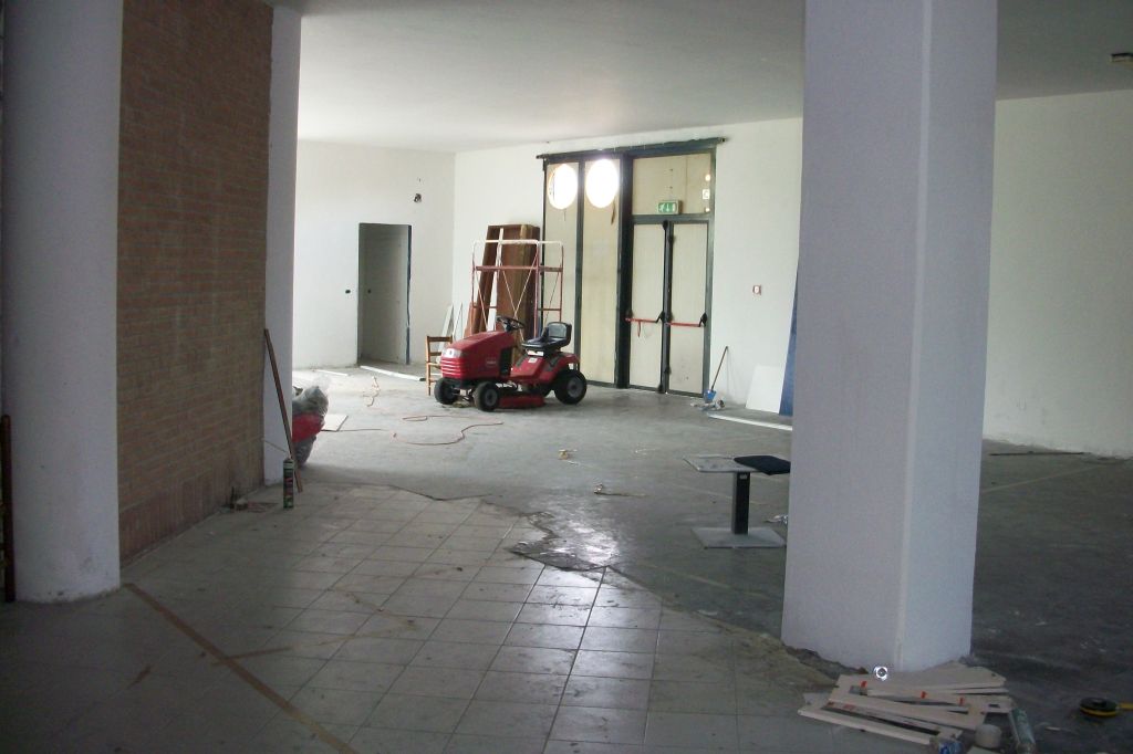 Fondo Commerciale in affitto a Pisa, Ospedaletto