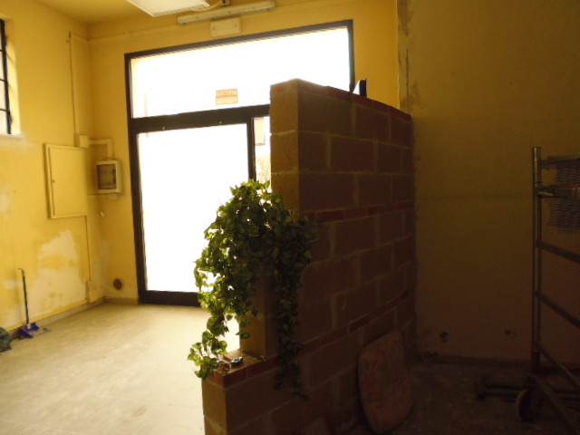 Fondo Commerciale in affitto a Cascina, Marciana