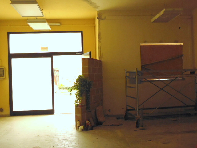 Fondo Commerciale in affitto a Cascina, Marciana
