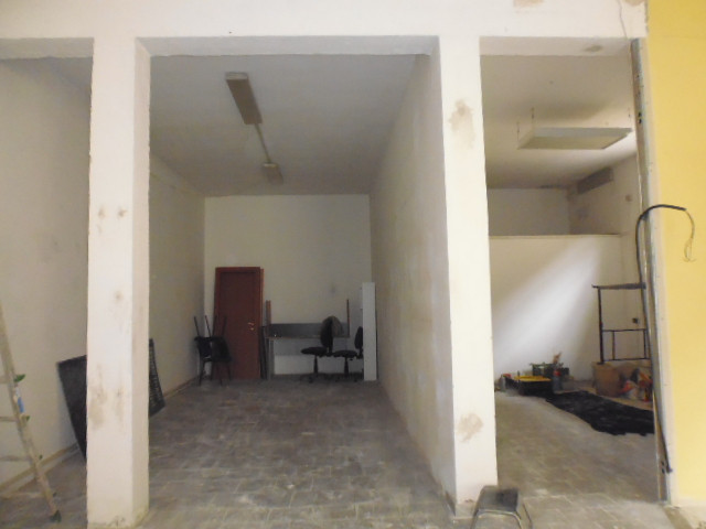 Fondo Commerciale in affitto a Cascina, Marciana