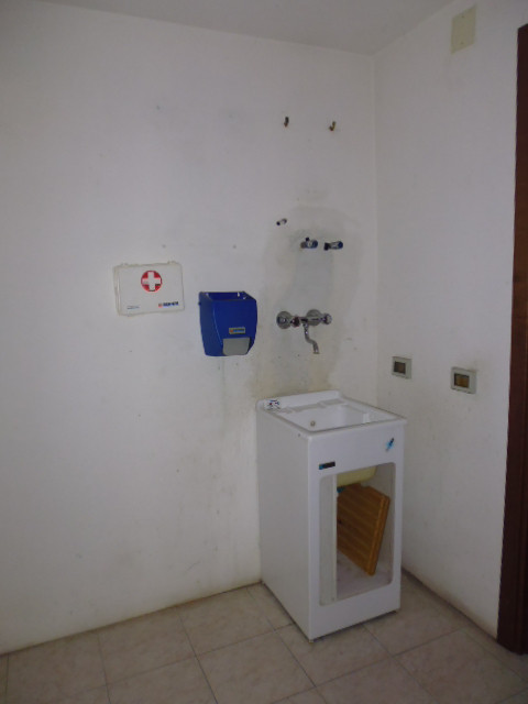 Fondo Commerciale in affitto a Cascina, Marciana