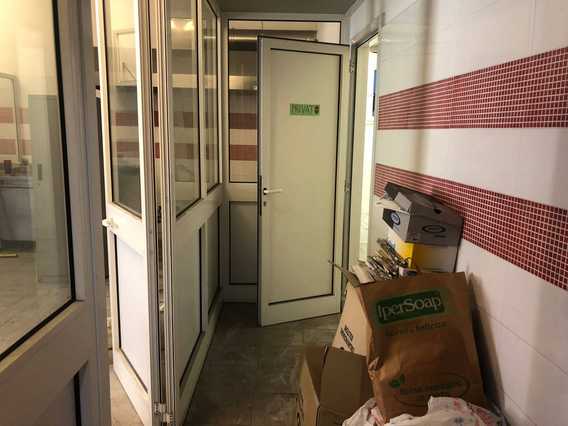 Fondo Commerciale in affitto a Pisa, San Giusto