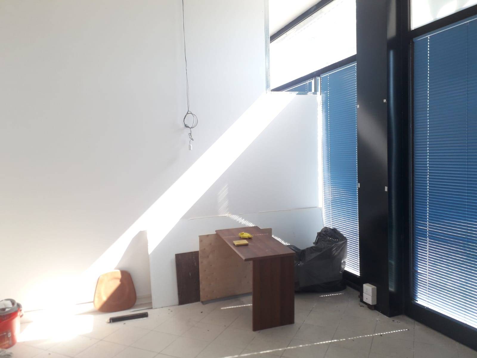 Fondo Commerciale in affitto a Cascina, Capoluogo