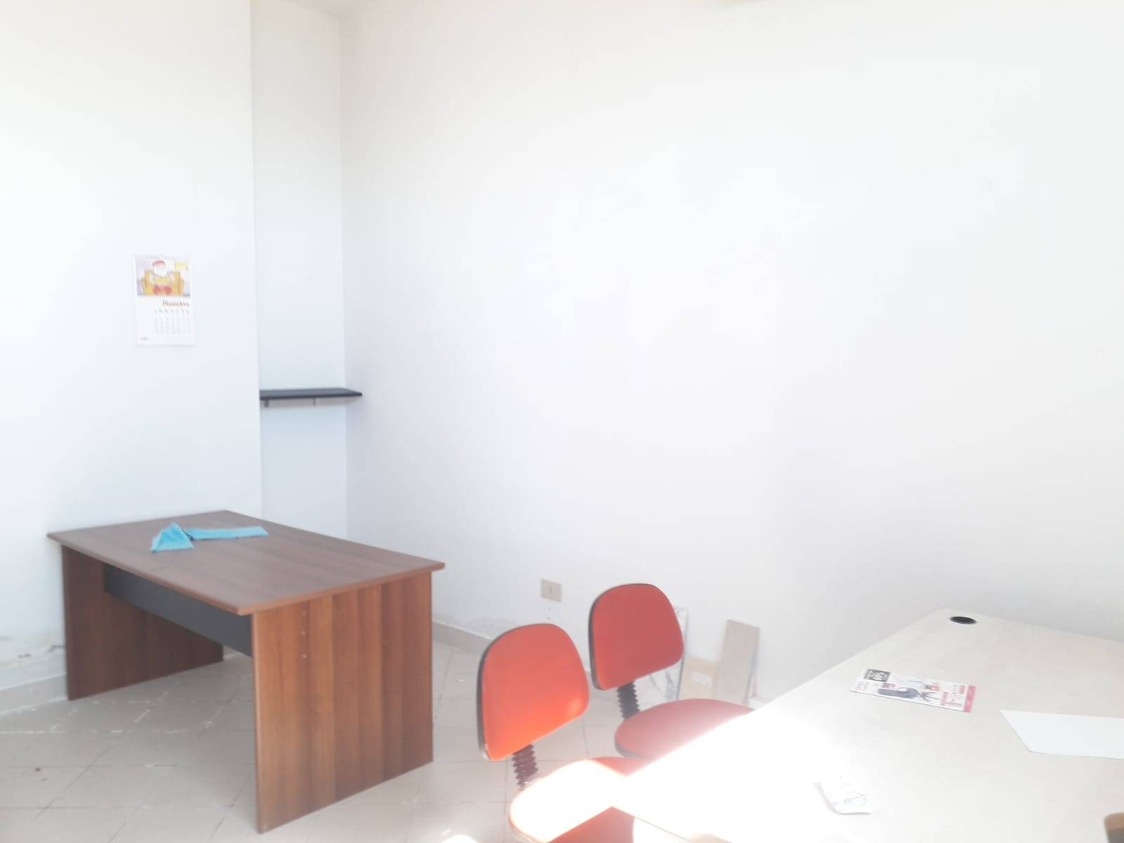 Fondo Commerciale in affitto a Cascina, Capoluogo