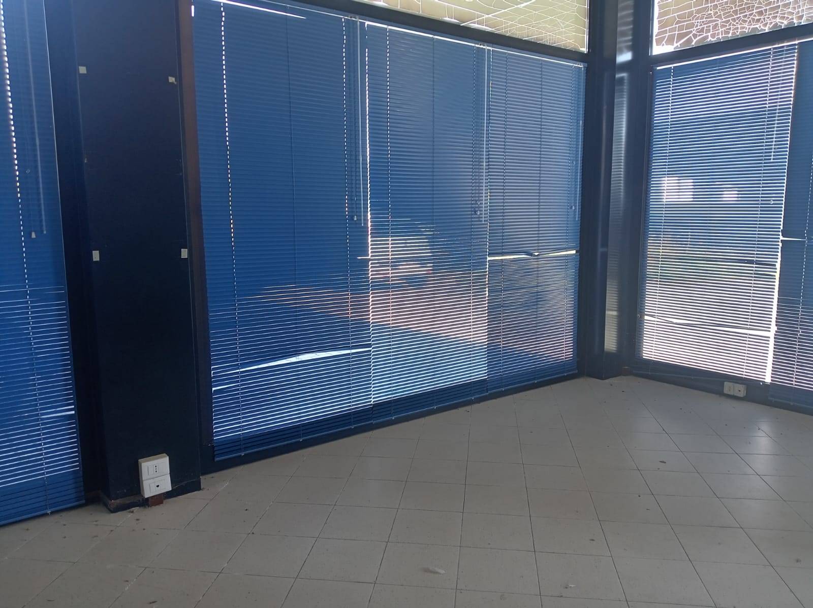 Fondo Commerciale in affitto a Cascina, Zona Artigianale