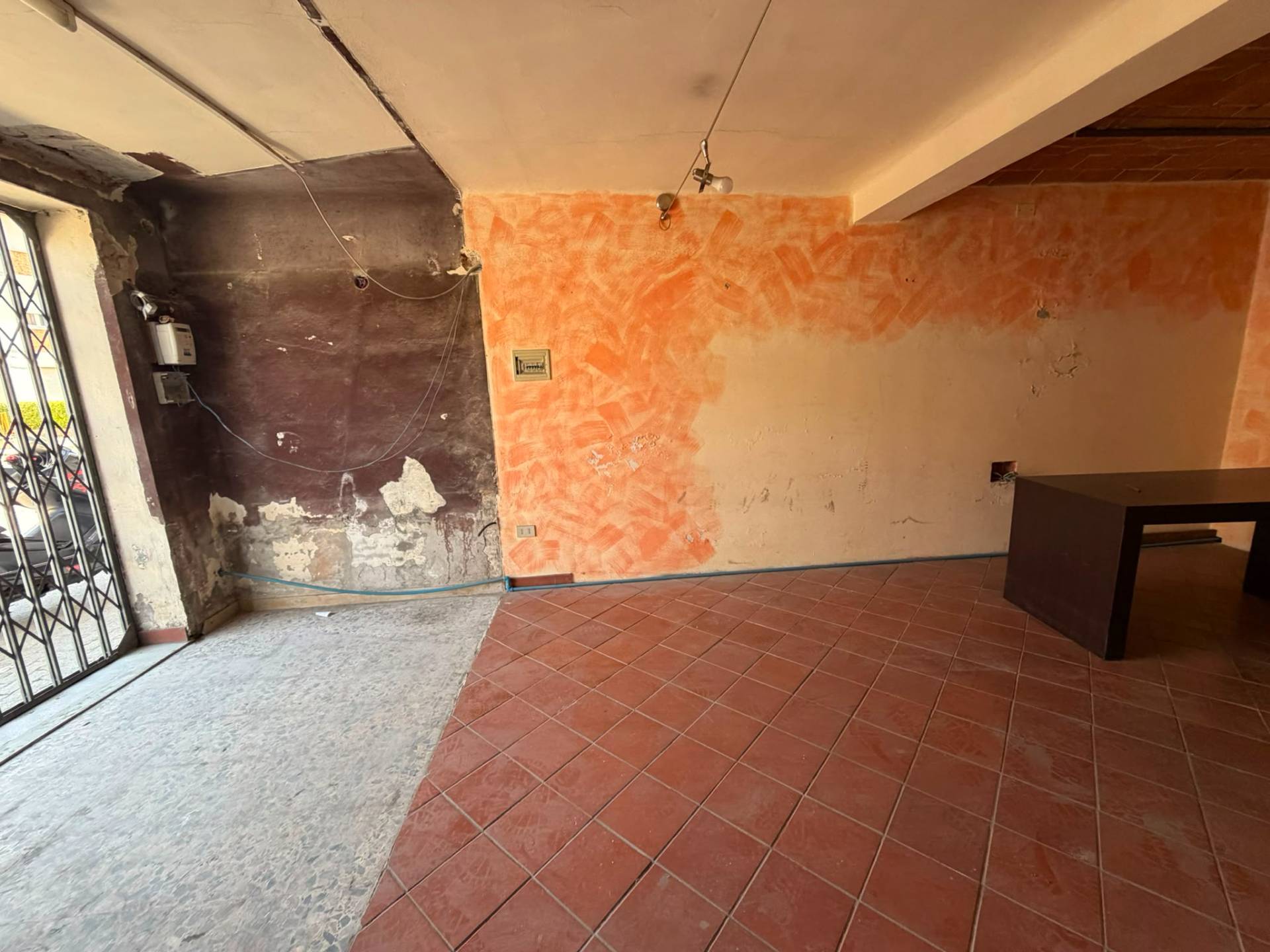 Fondo Commerciale in vendita a Cascina, Marciana