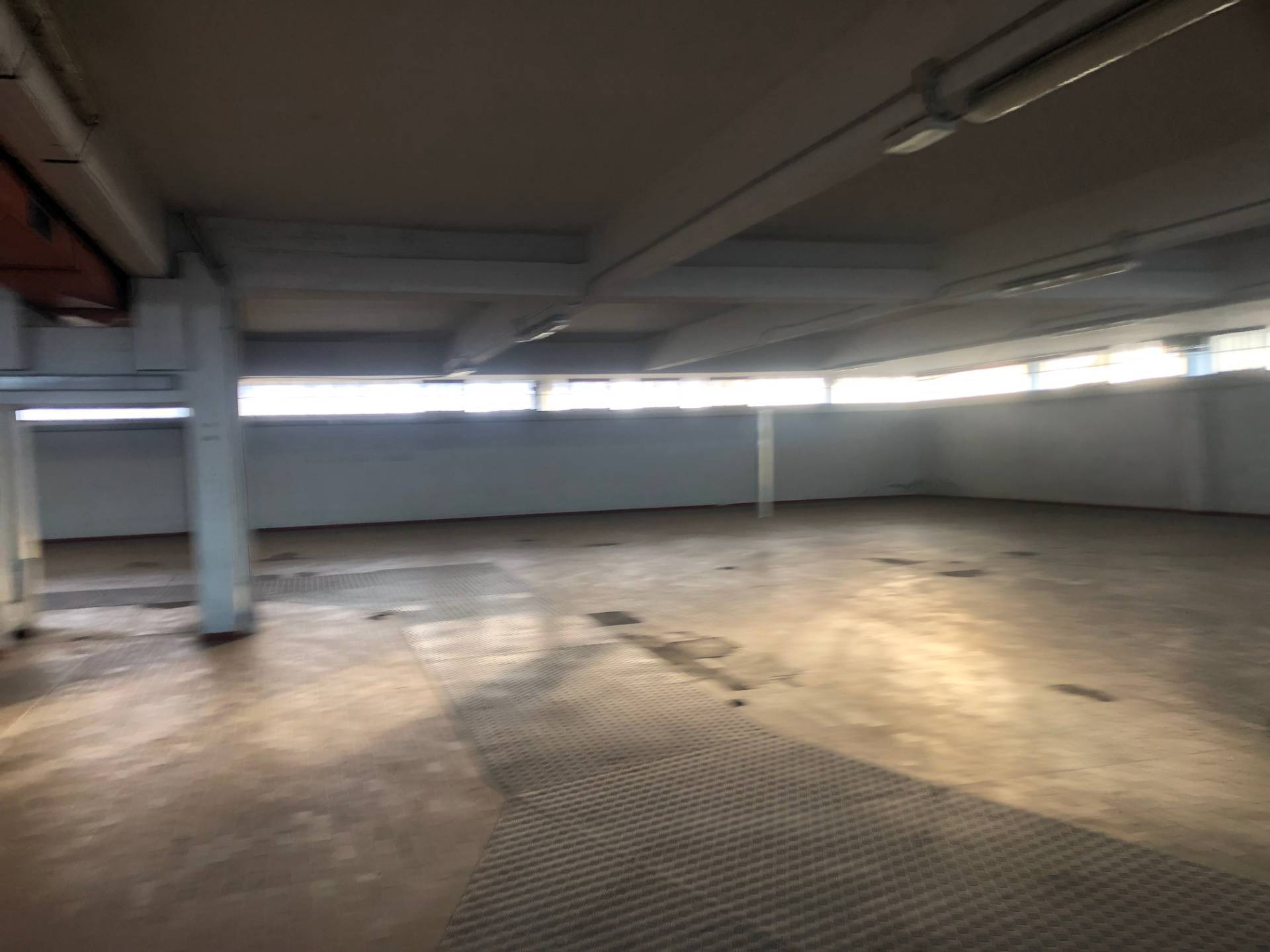 Fondo Commerciale in affitto a Pontedera, Chiesino