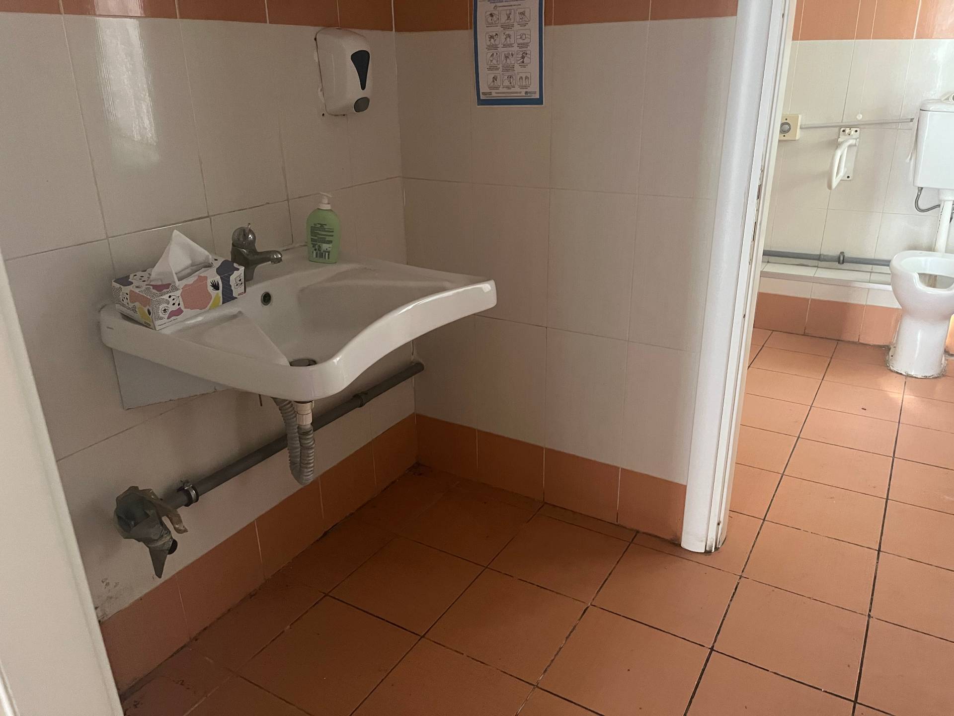 Fondo Commerciale in affitto a Vicopisano, San Giovanni alla Vena