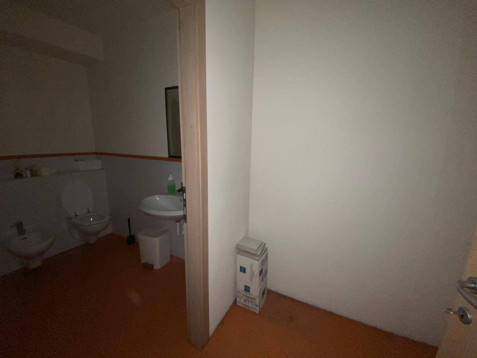 Fondo Artigianale in affitto a Pontedera, Chiesino