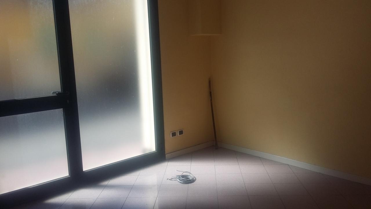 Fondo Commerciale in affitto a Pontedera