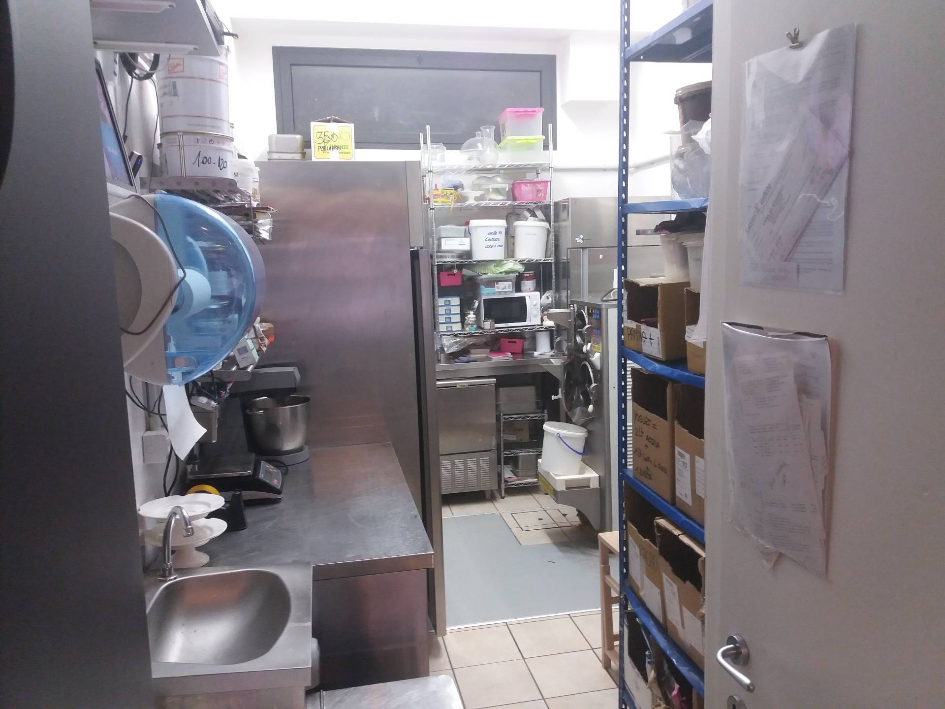 Fondo Commerciale in affitto a Pontedera, nessuno