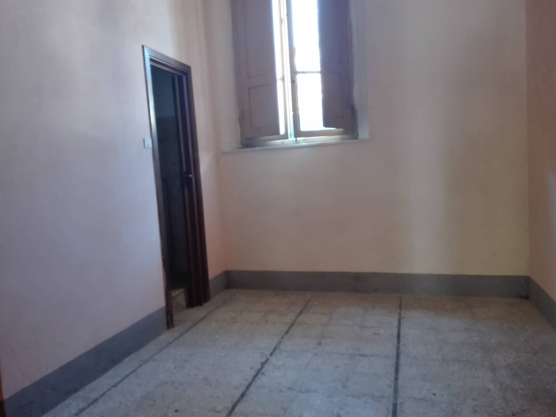 Fondo Commerciale in affitto a Calcinaia, Calcinaia