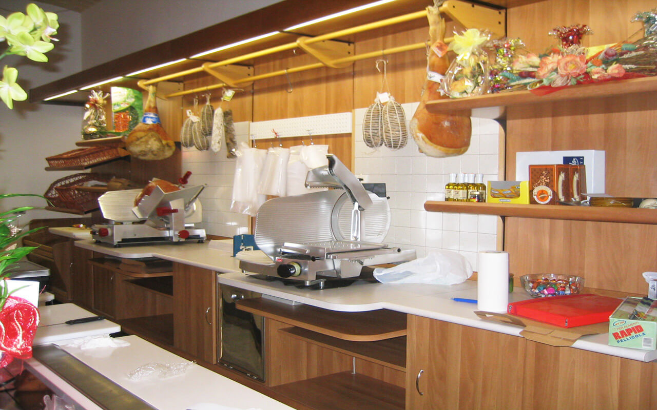 Fondo Commerciale in affitto a Pontedera, Oltrera