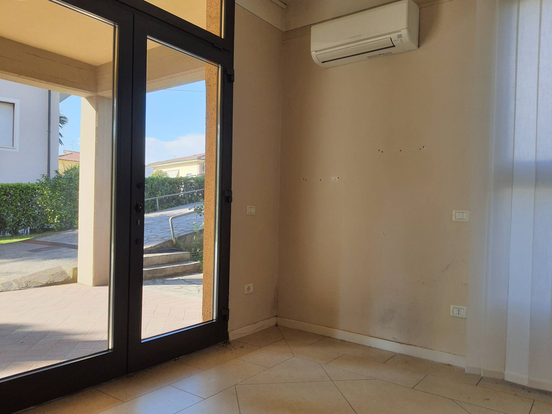 Fondo Commerciale in affitto a Castelfranco di Sotto