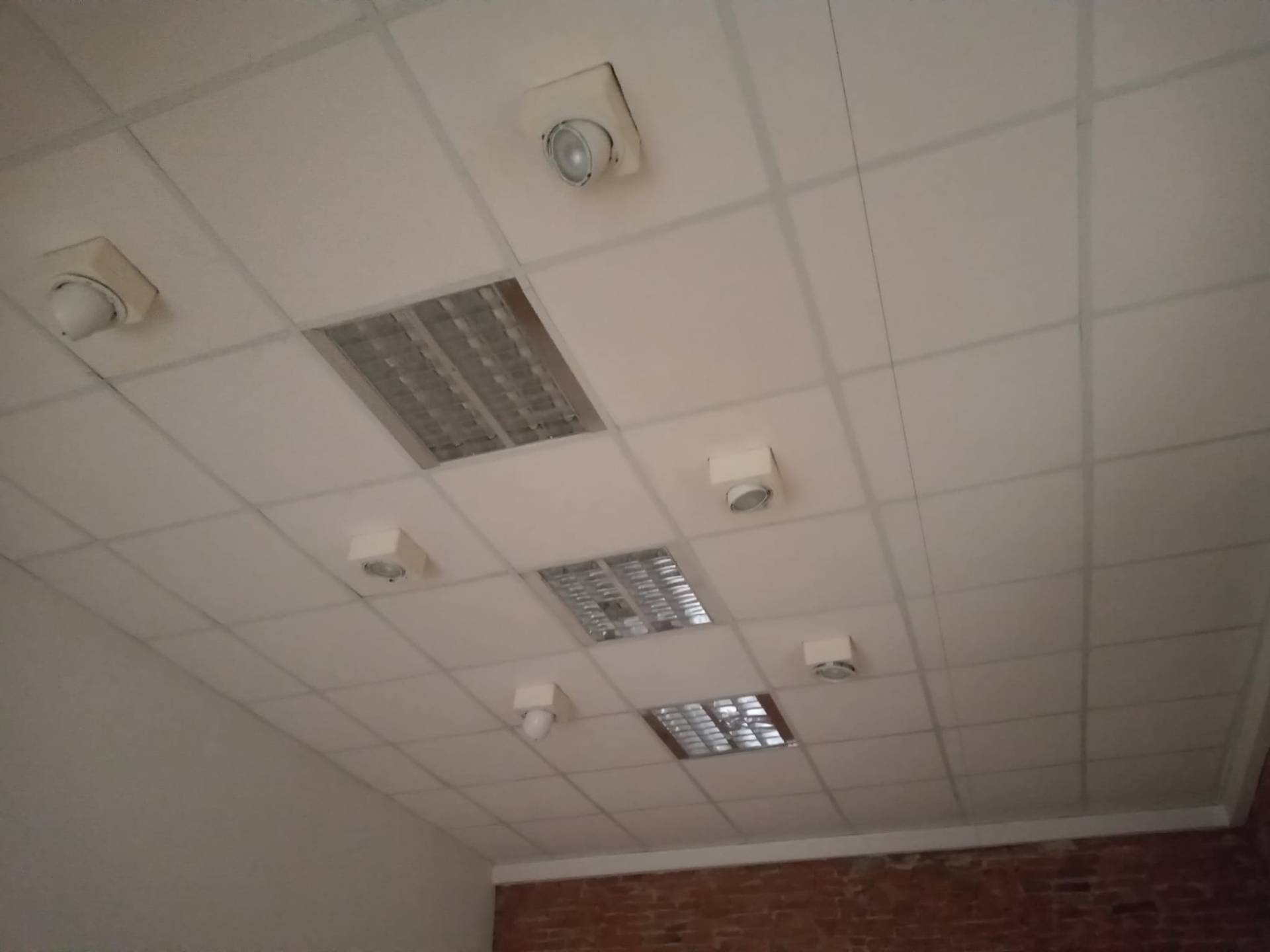 Fondo Commerciale in affitto a Pontedera, Centro