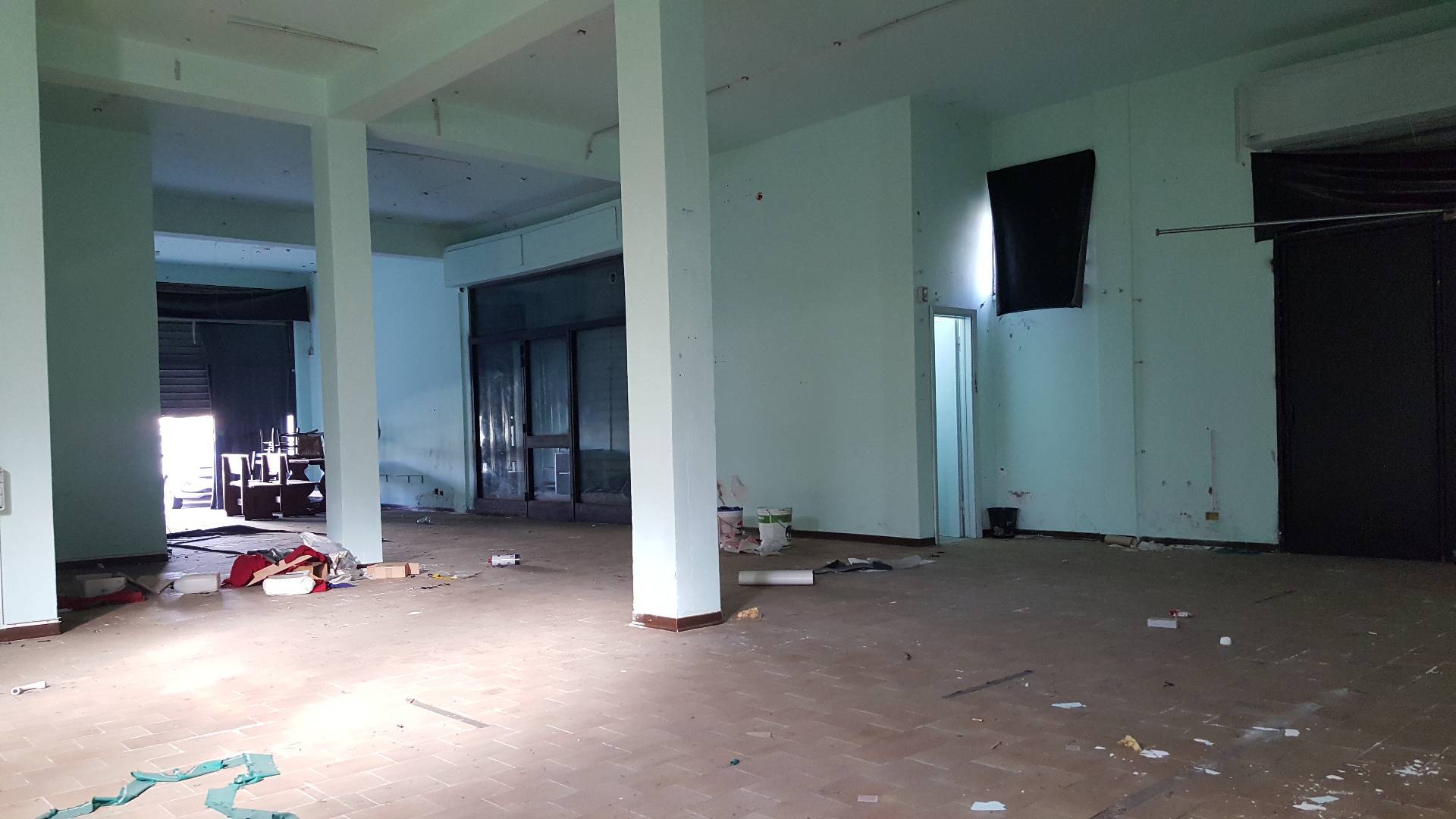 Fondo Commerciale in affitto a Castelfranco di Sotto