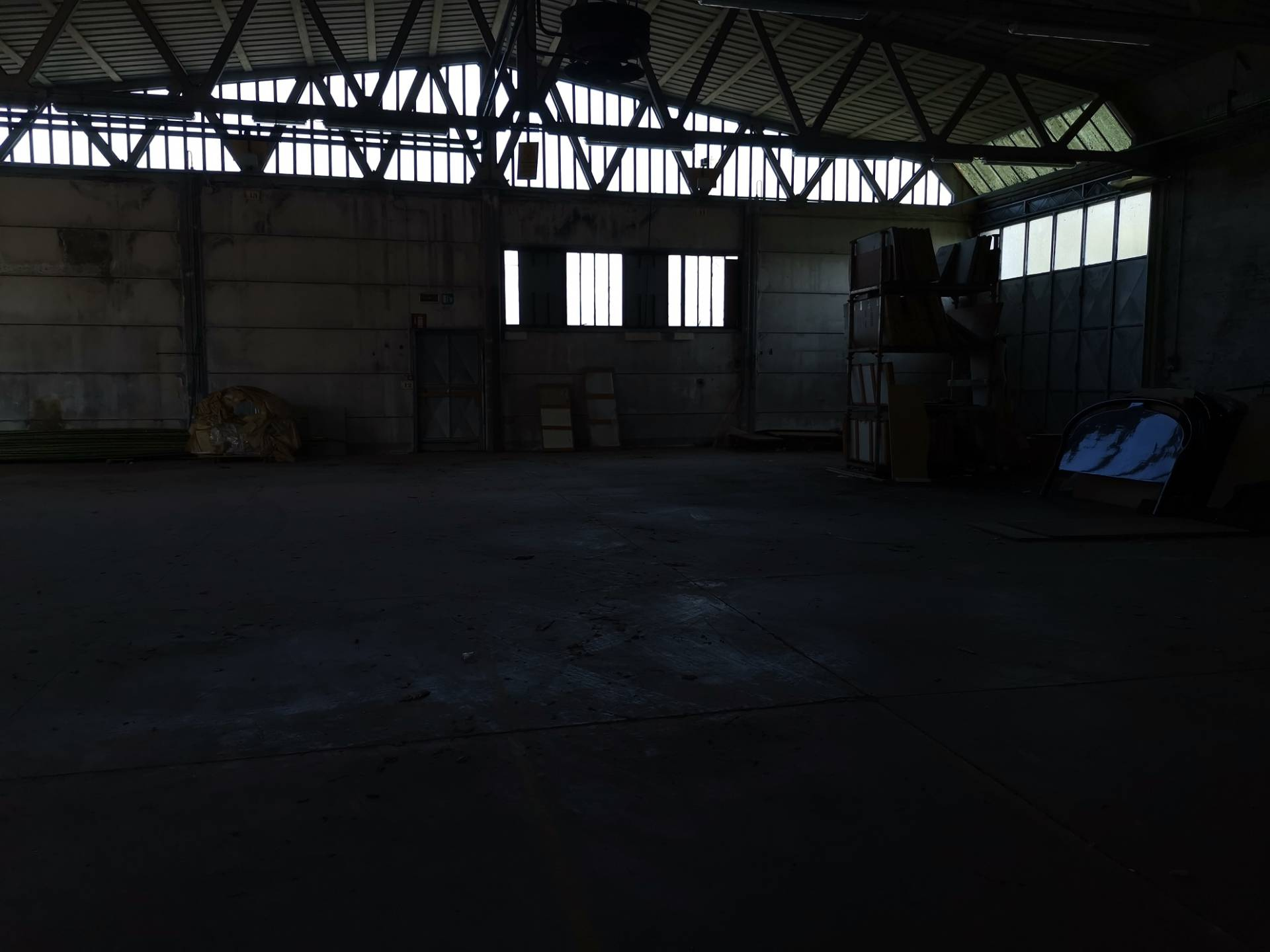 Magazzino in affitto a Calcinaia, Calcinaia