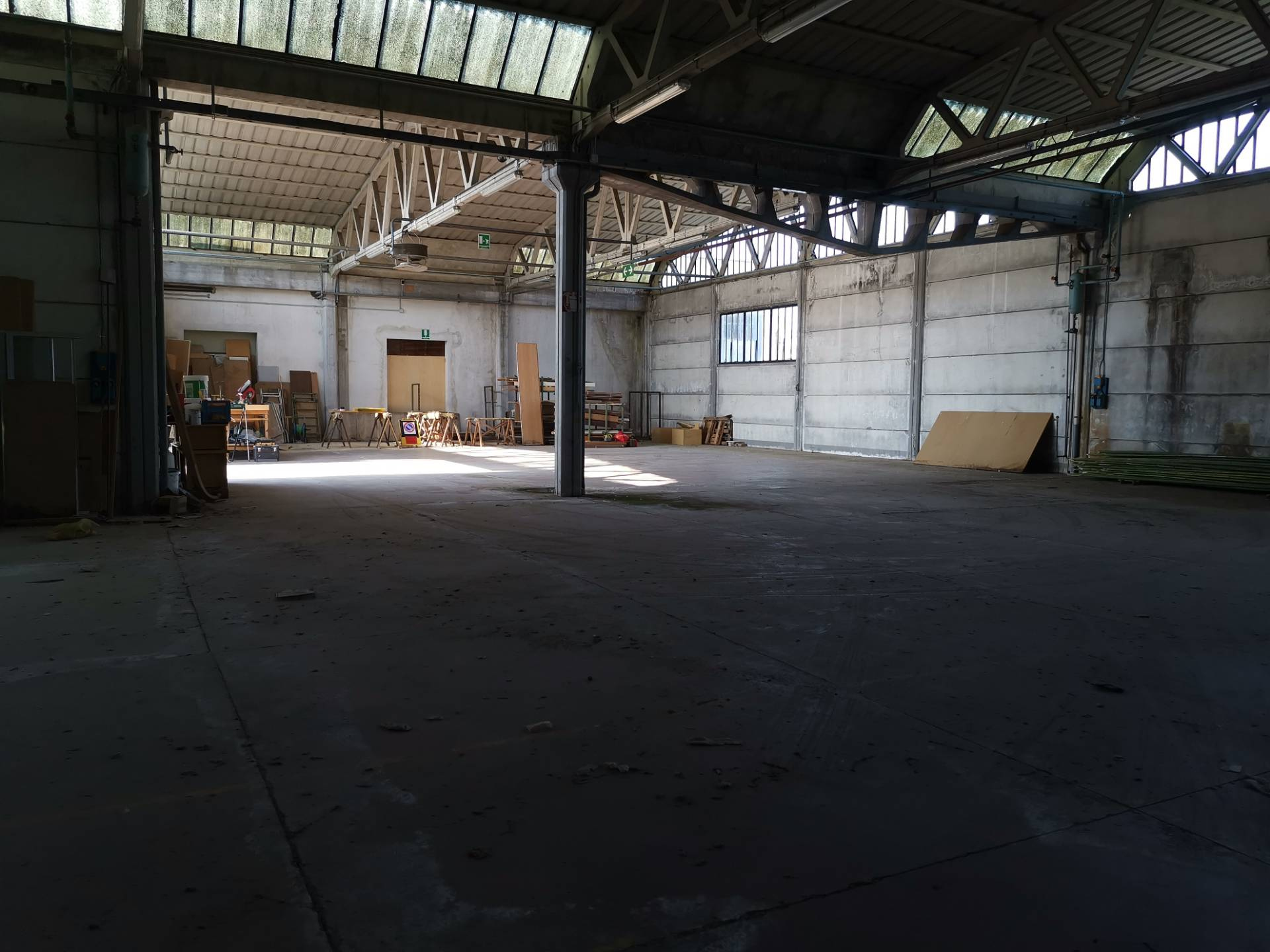 Magazzino in affitto a Calcinaia, Calcinaia