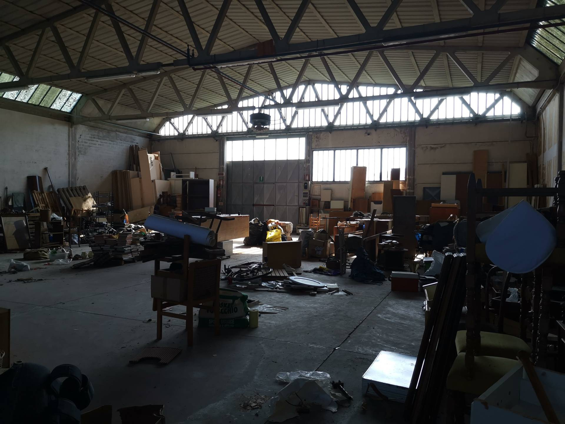 Magazzino in affitto a Calcinaia, Calcinaia