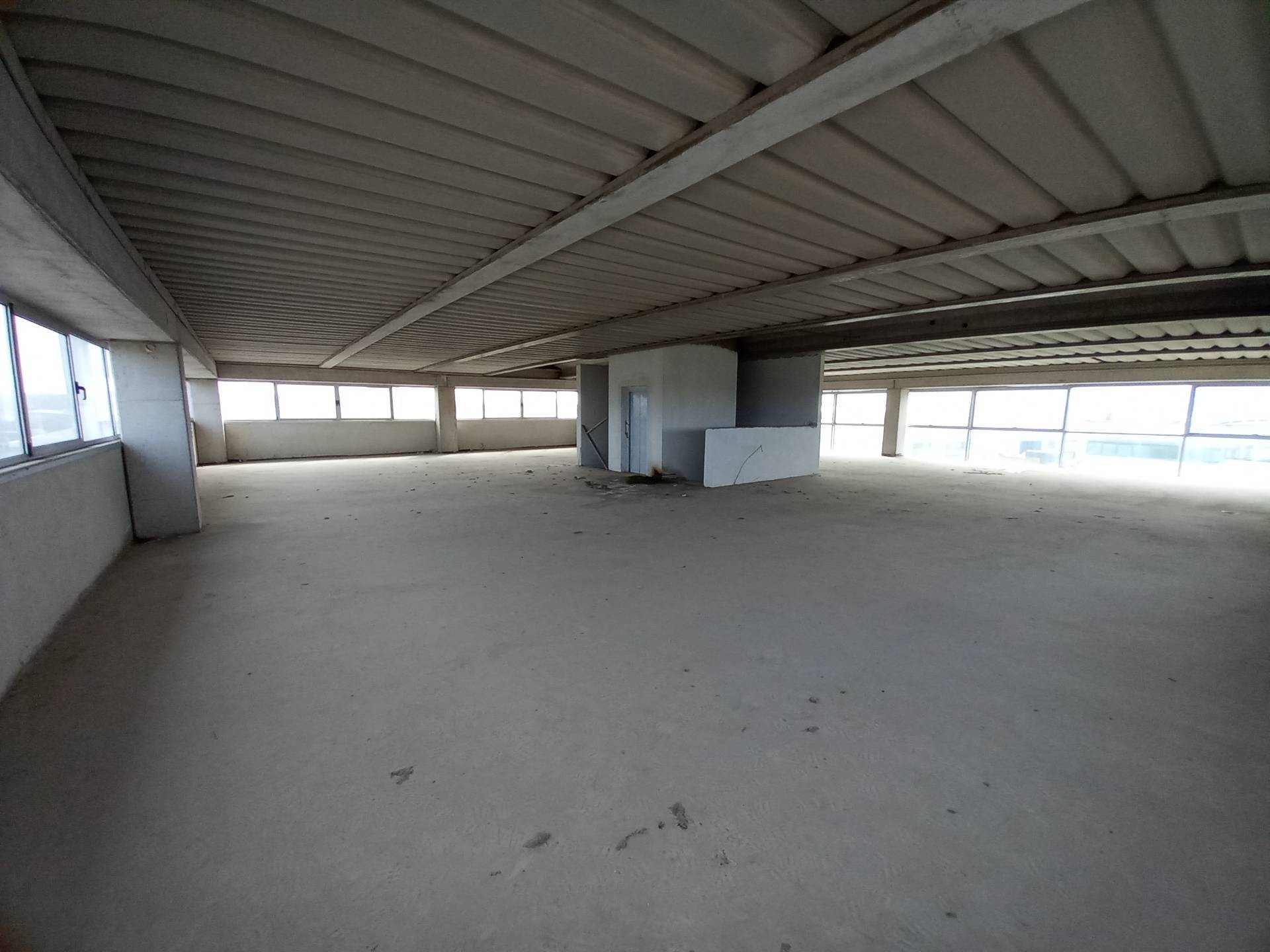 Fondo Commerciale in vendita a Ponsacco, Ponsacco