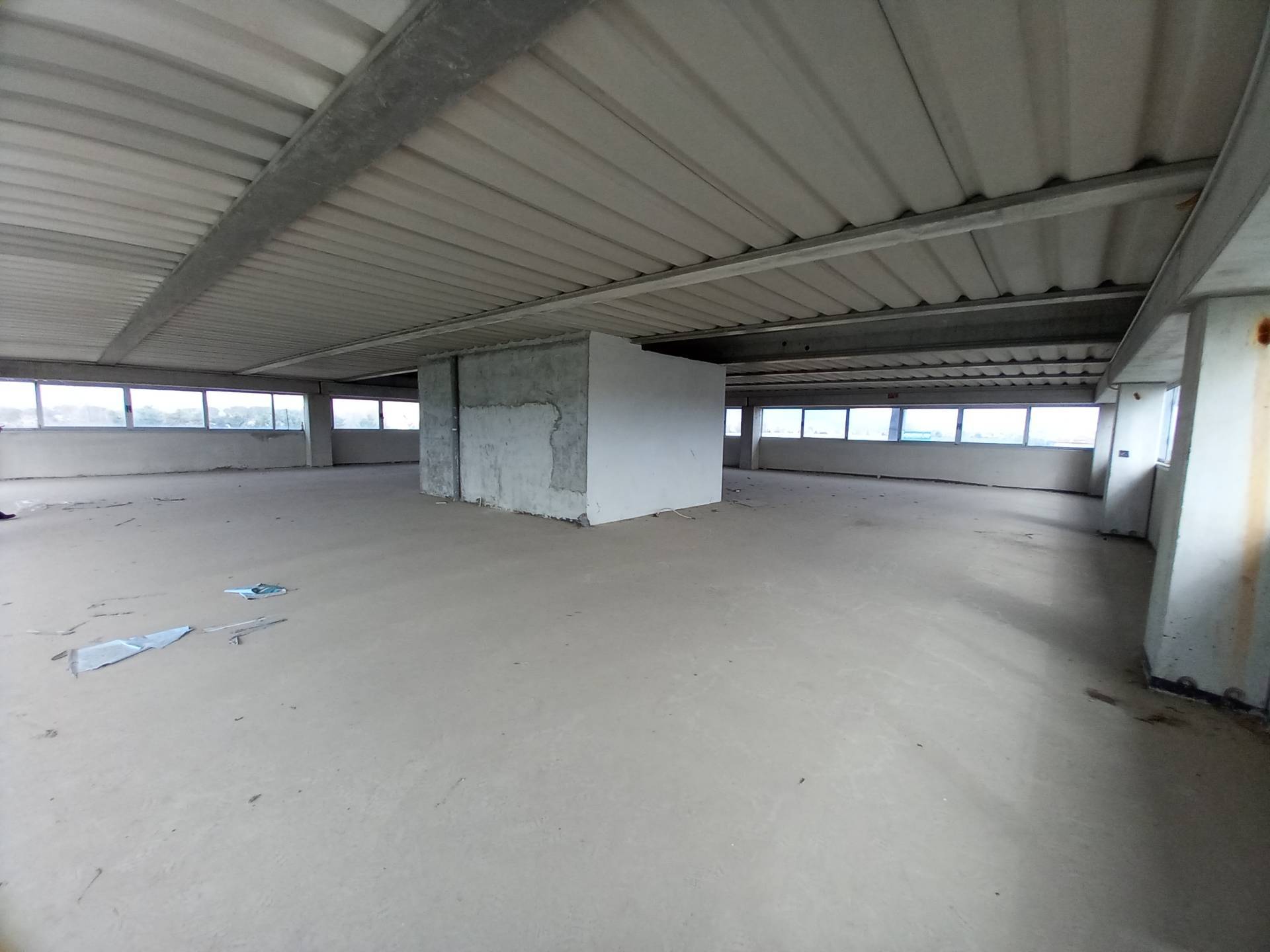 Fondo Commerciale in vendita a Ponsacco, Ponsacco