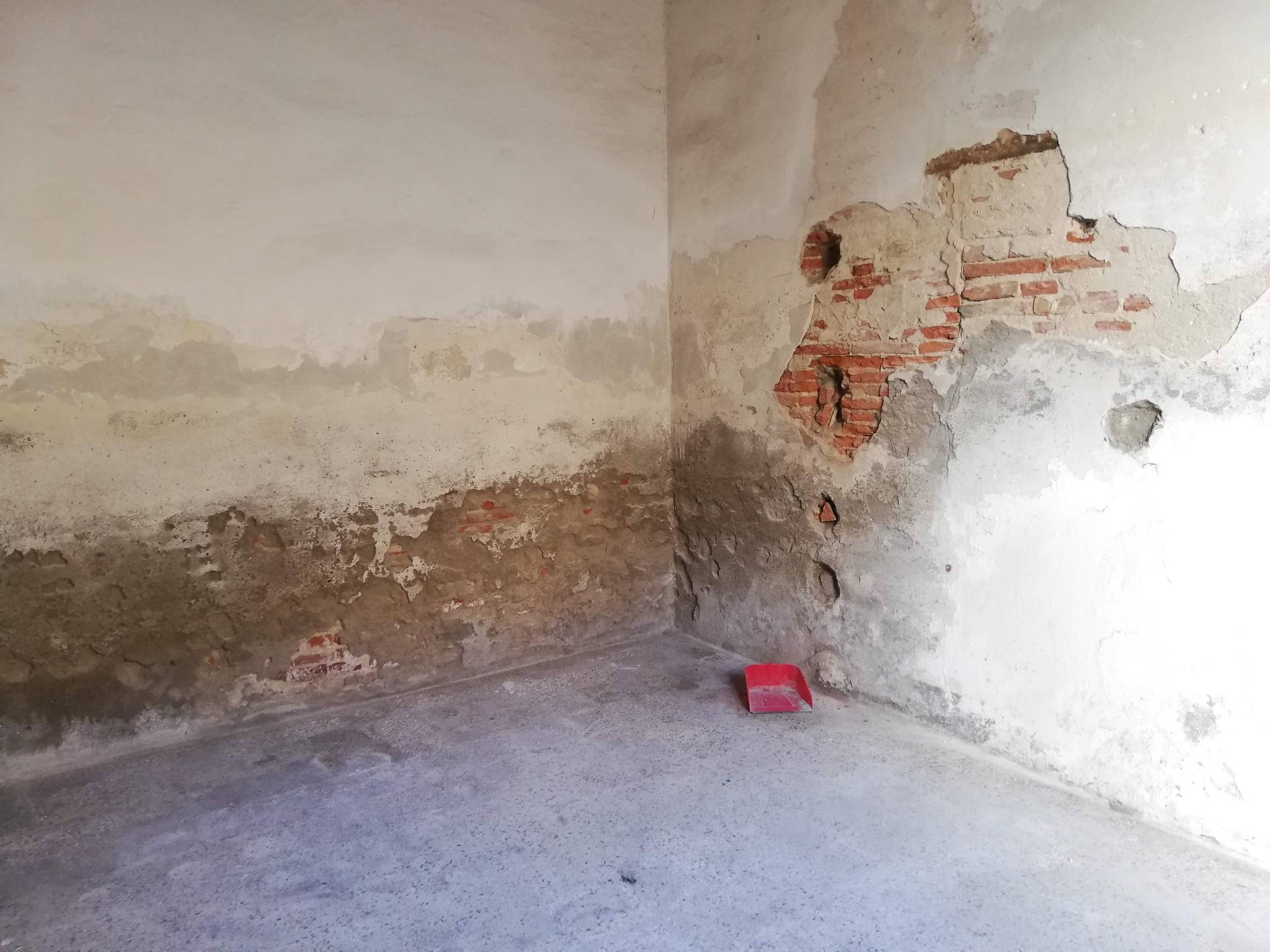 Fondo Commerciale in vendita a Santa Croce sull'Arno