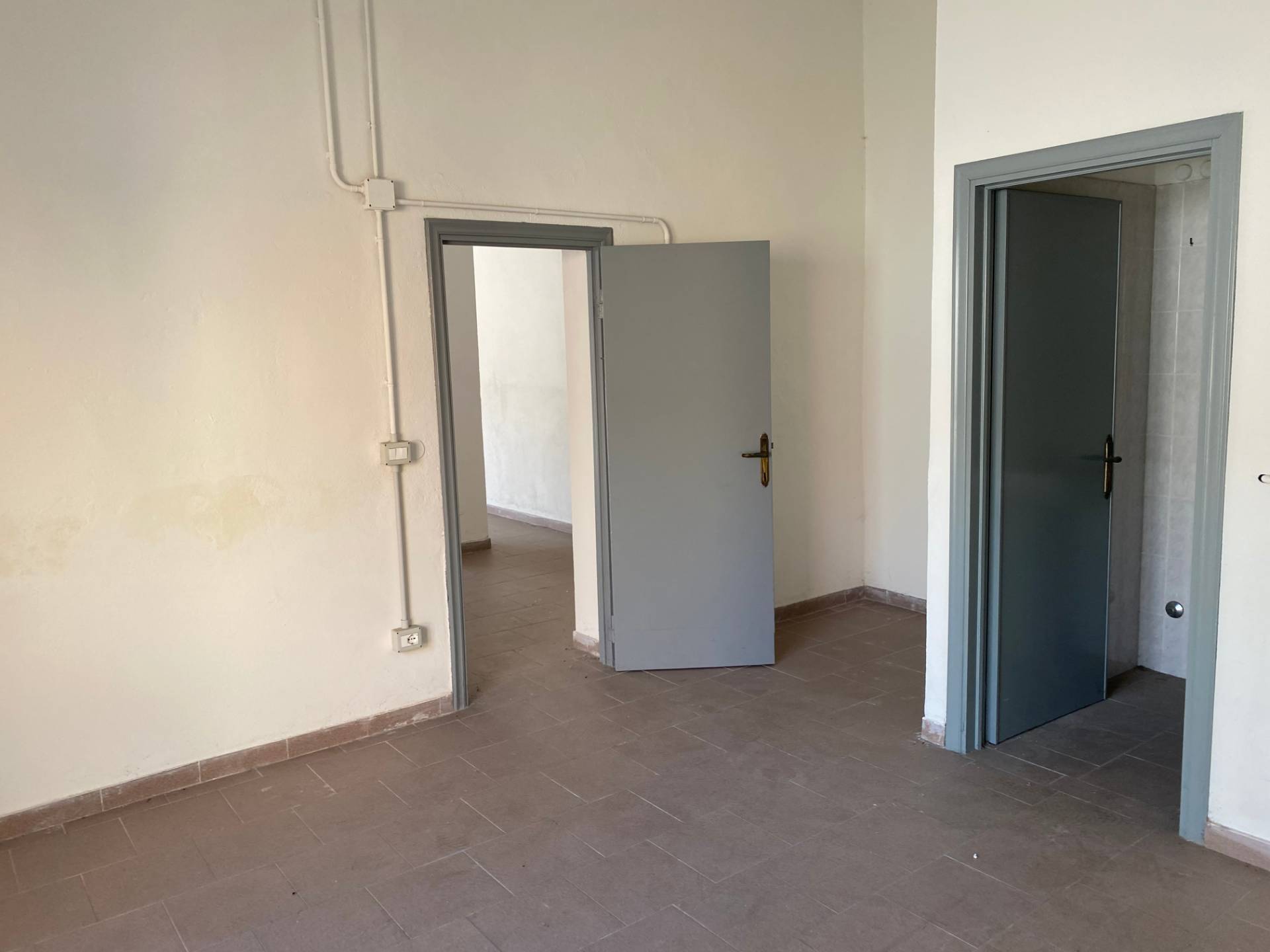 Fondo Artigianale in affitto a Santa Maria a Monte, Ponticelli