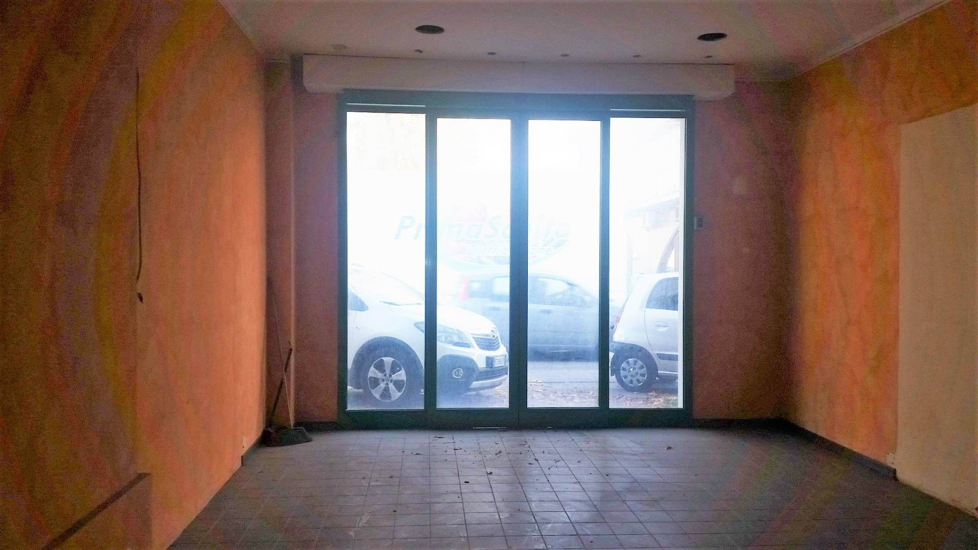 Fondo Commerciale in vendita a Ponsacco, Ponsacco