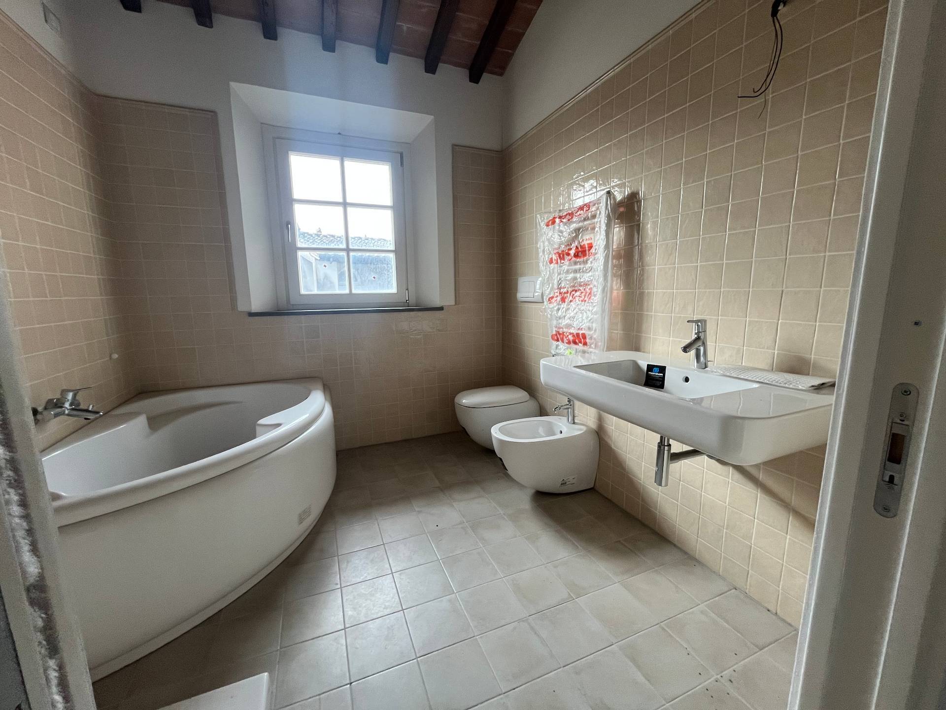 Villa in vendita a Calcinaia, Montecchio