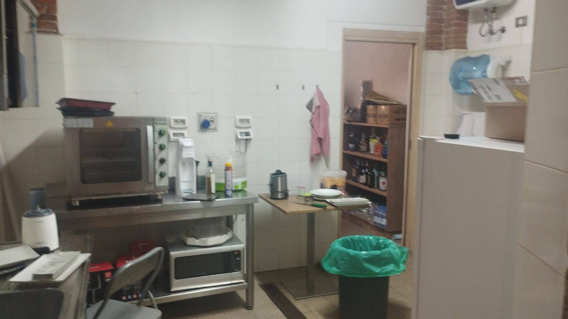 Fondo Commerciale in affitto a Pontedera, Centro