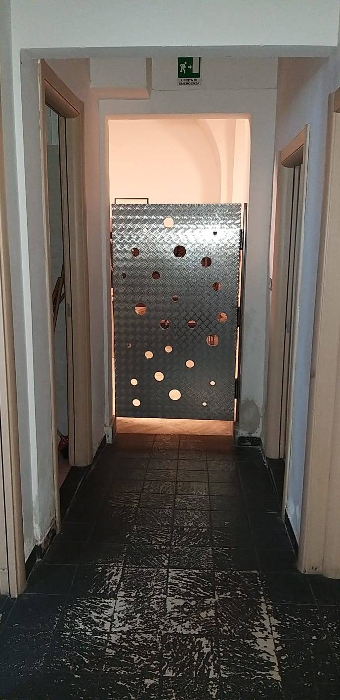 Fondo Commerciale in affitto a Pontedera, Centro