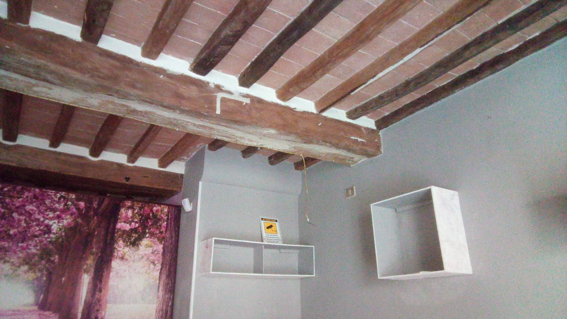 Fondo Commerciale in affitto a Ponsacco, Centro Storico