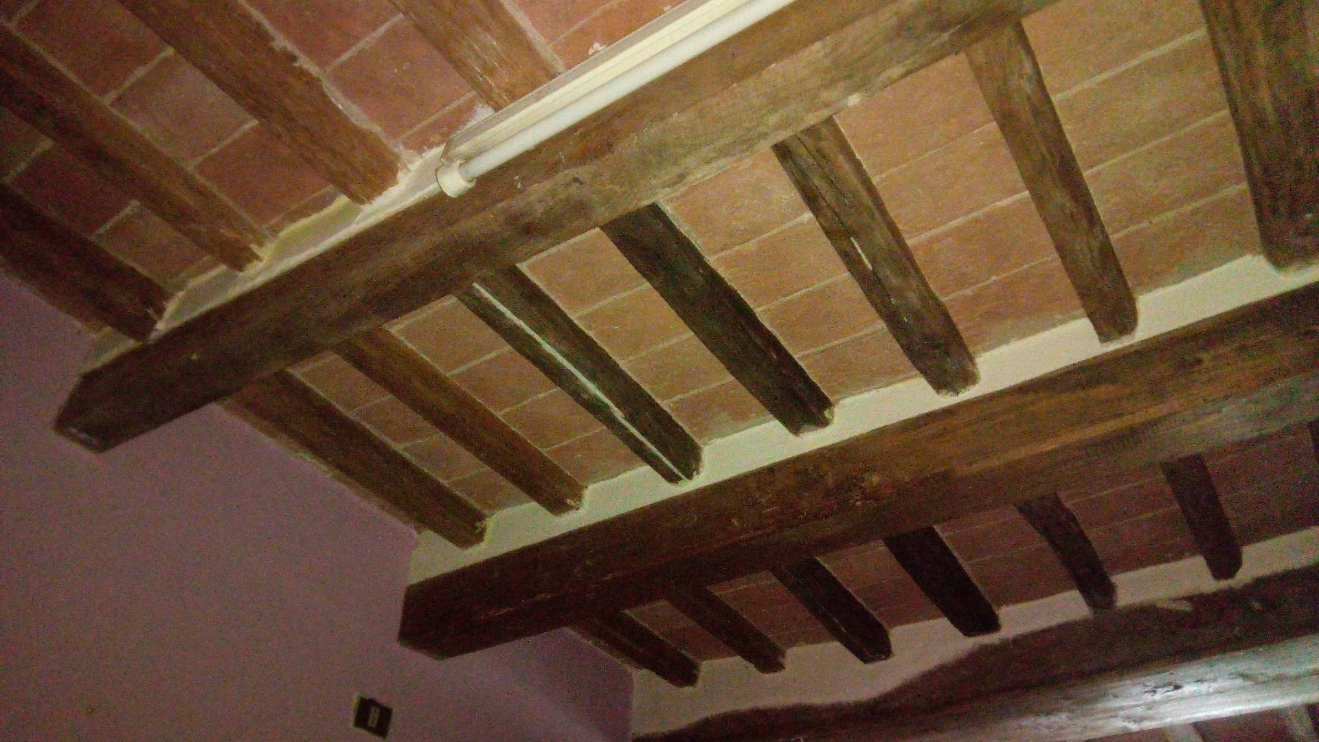 Fondo Commerciale in affitto a Ponsacco, Centro Storico