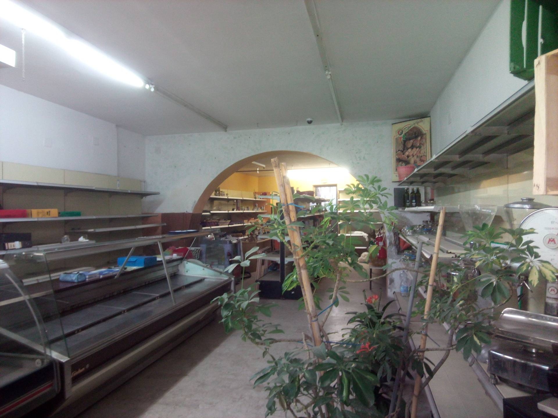 Fondo Commerciale in affitto a Ponsacco, Centro Storico