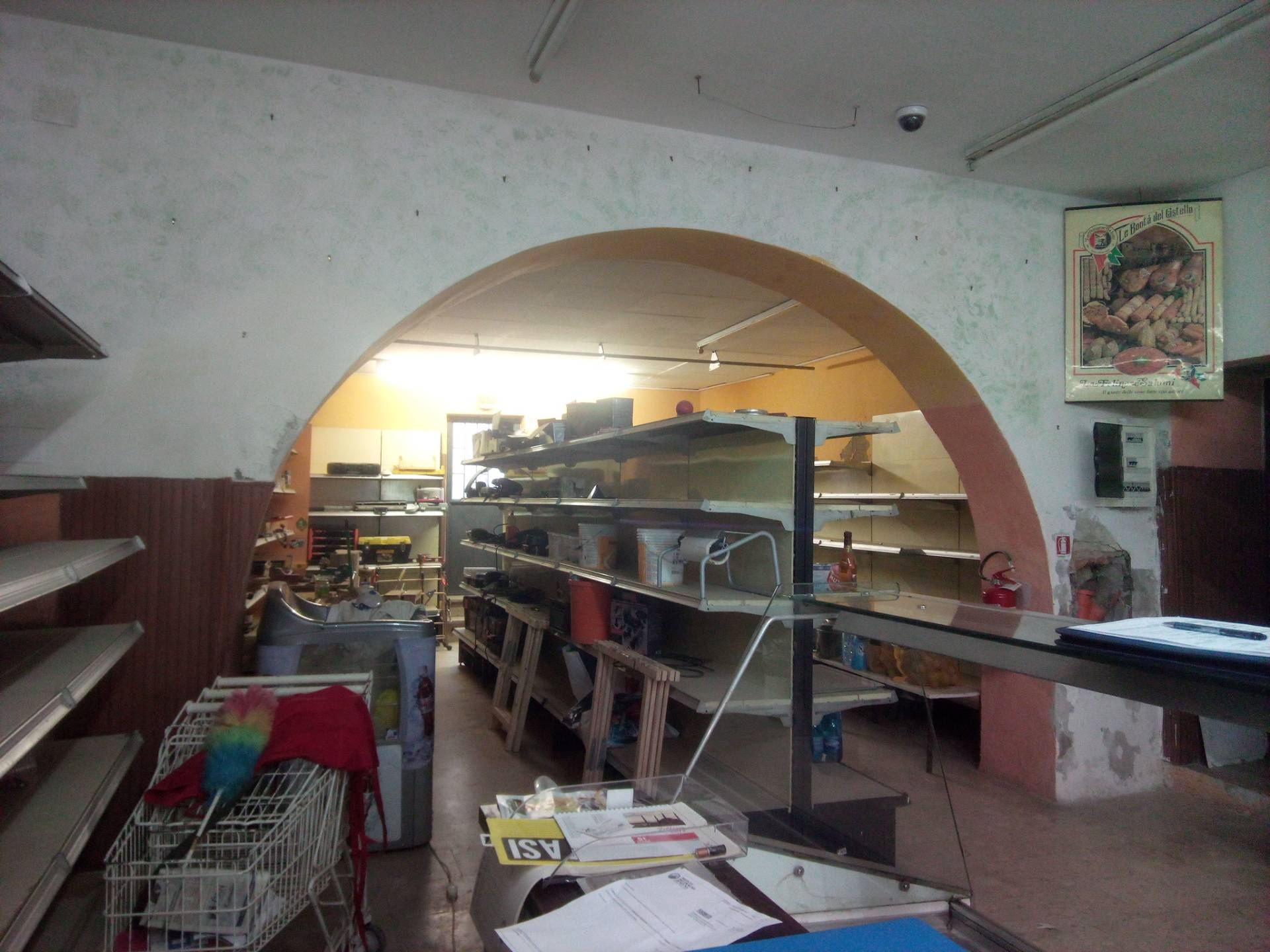 Fondo Commerciale in affitto a Ponsacco, Centro Storico